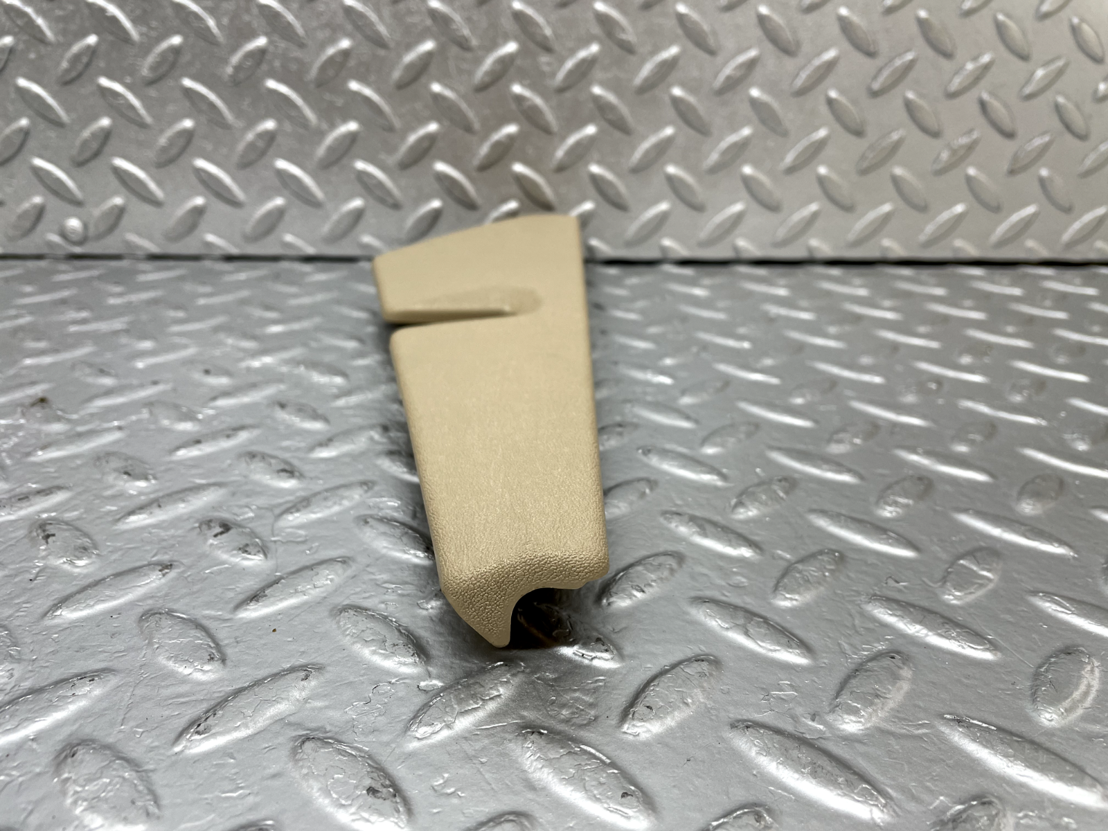 44247 Mercedes-Benz W124 Front Right Seat Cover Trim Champignon 1249190220