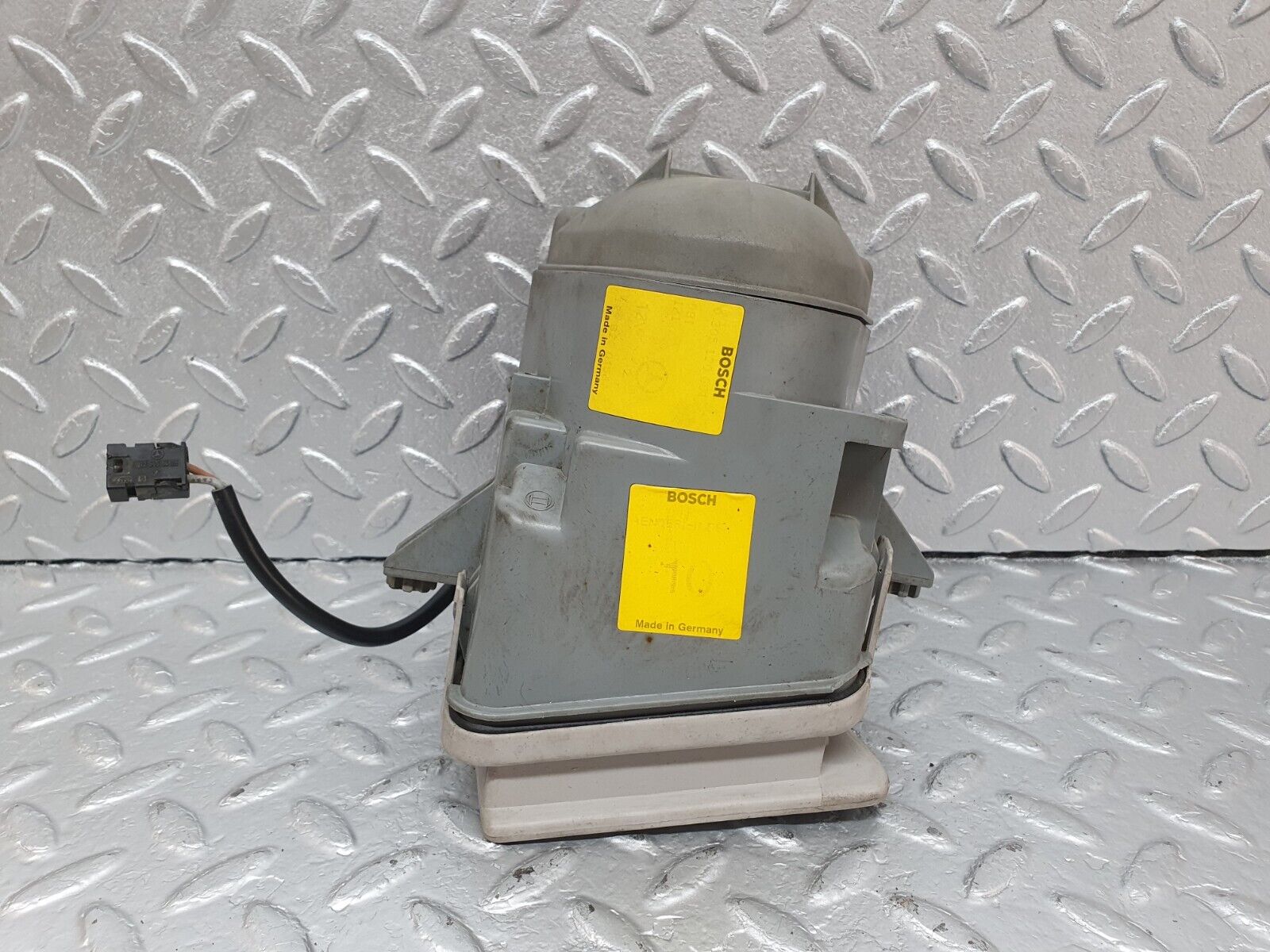 42404 Mercedes-Benz R129 320SL Coupe Front Left Fog Light Bosch No Lens 0305120001 1305230061