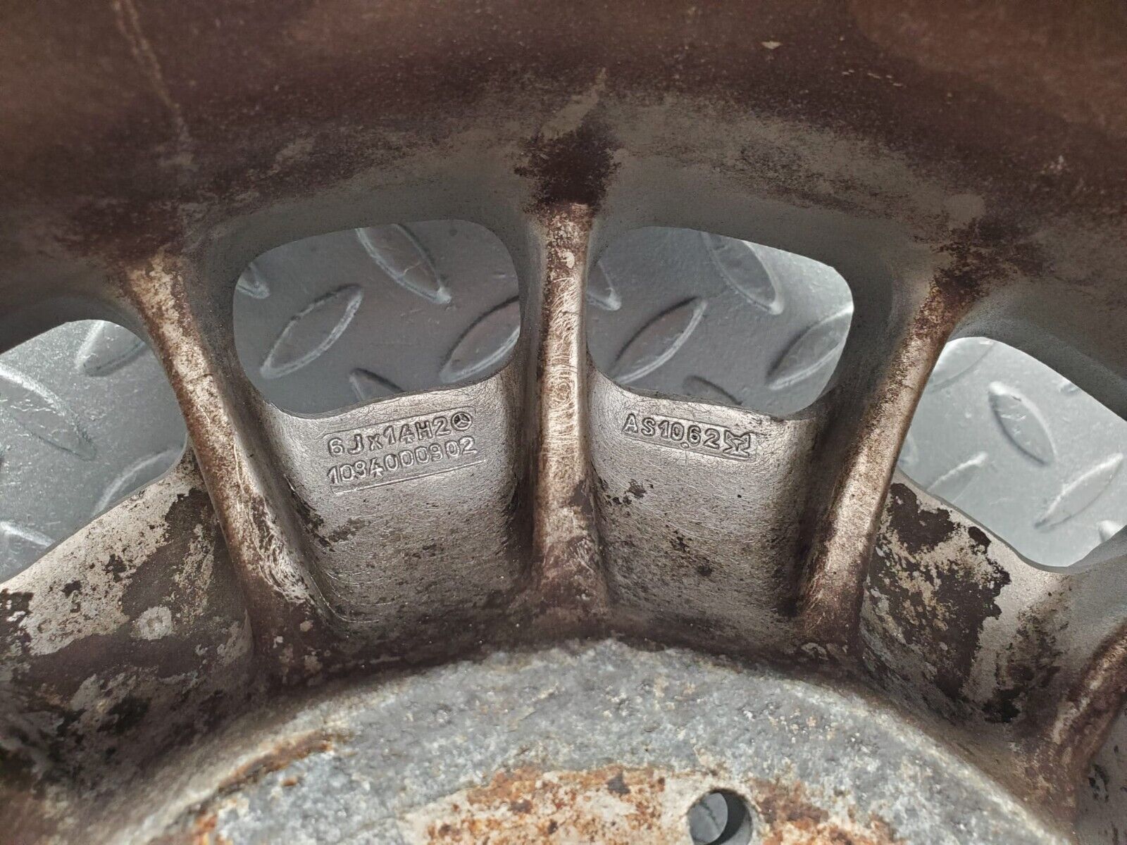 46812 Mercedes-Benz Alloy Wheel Set Mexican Hat 6Jx14H2 ET30 1084000902