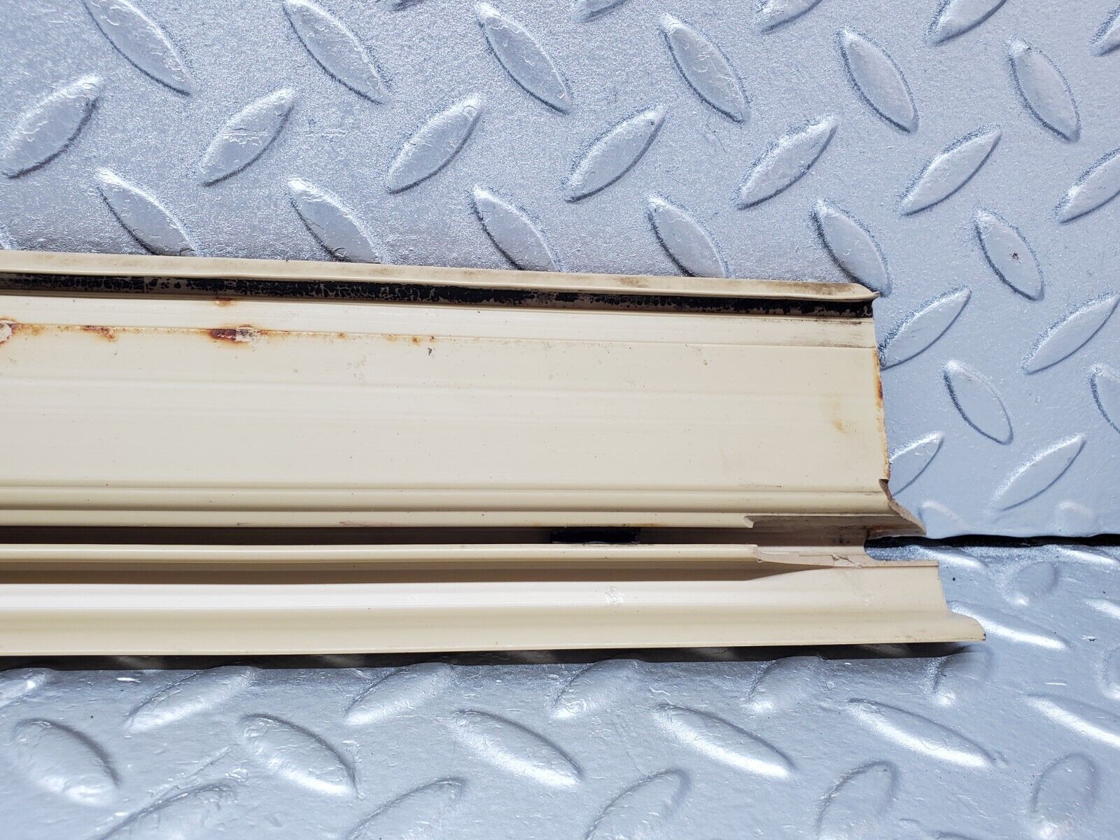 45483 Mercedes-Benz C123 230CE Coupe Left Door Sill Trim Beige