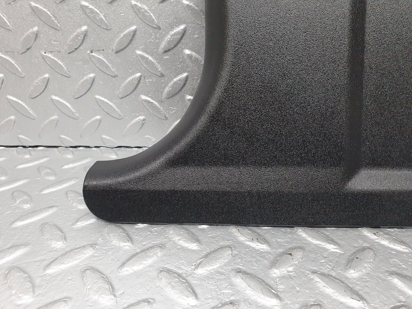 41780 Mercedes-Benz W202 C200 B Pillar Bottom Cover Left 2026902330