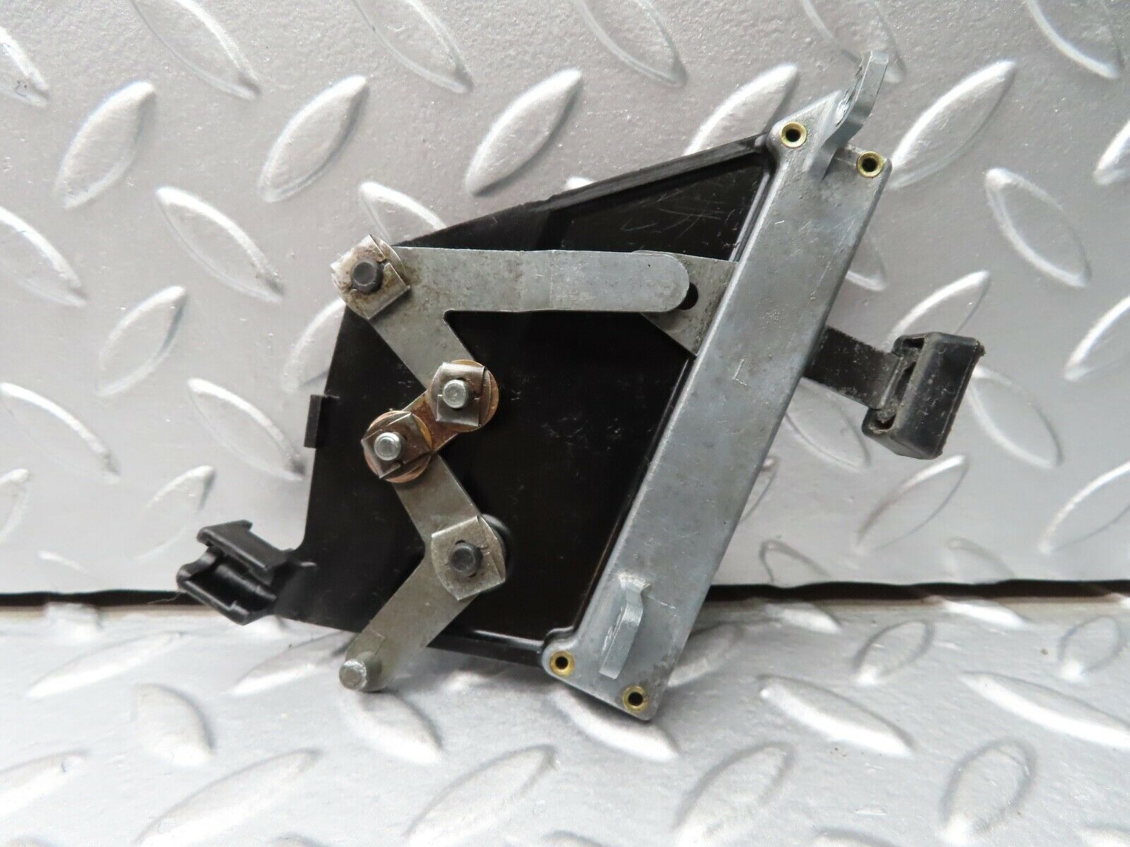 20592 Mercedes-Benz R107 450SL Air Vent Control Lever Left 1078300385