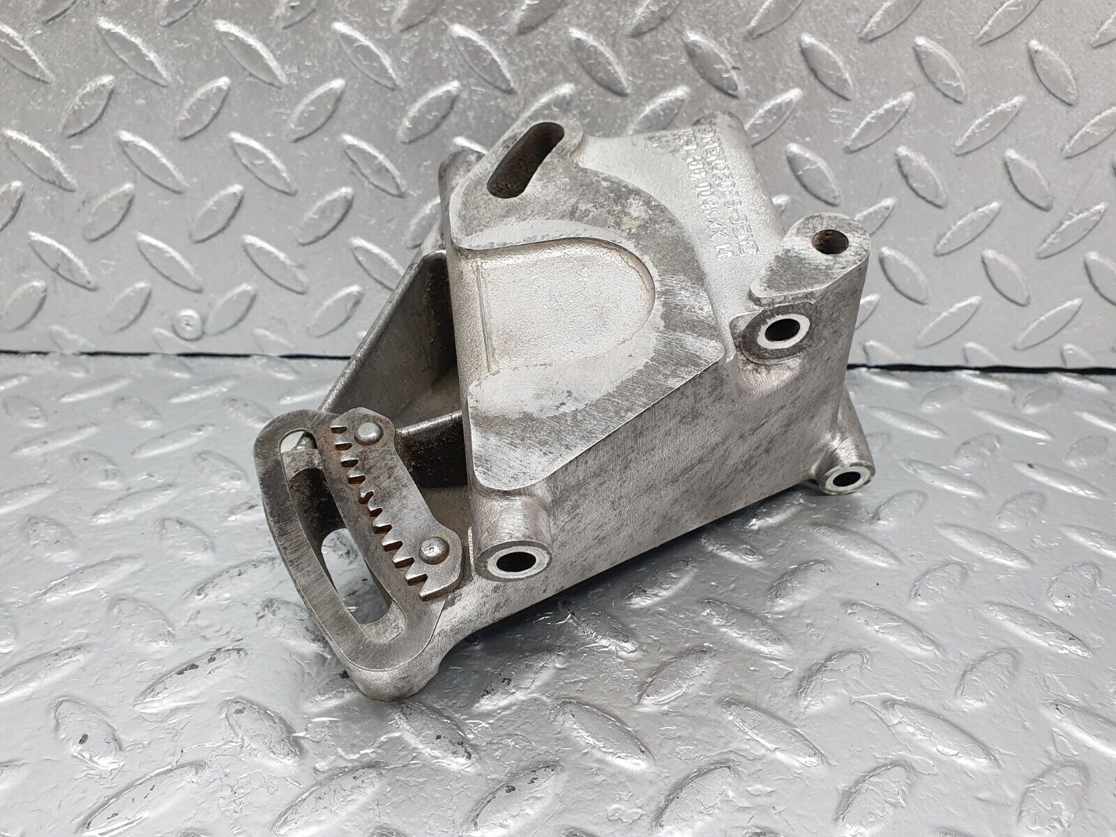 44016 Mercedes-Benz C123 230CE Coupe Power Steering Pump Bracket 1234660041