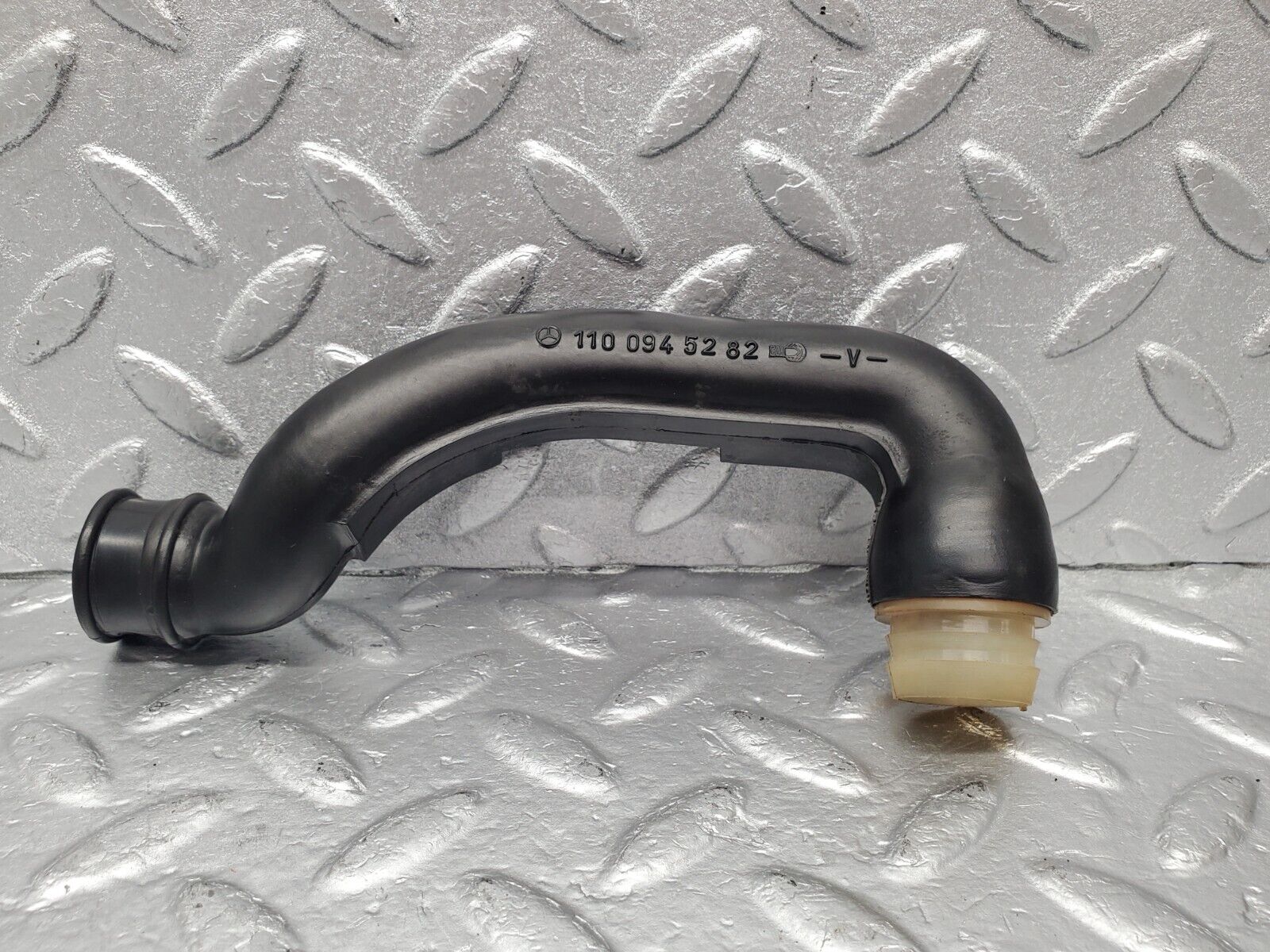 46660 Mercedes-Benz C123 280CE Coupe Air Intake Pipe 1100945282