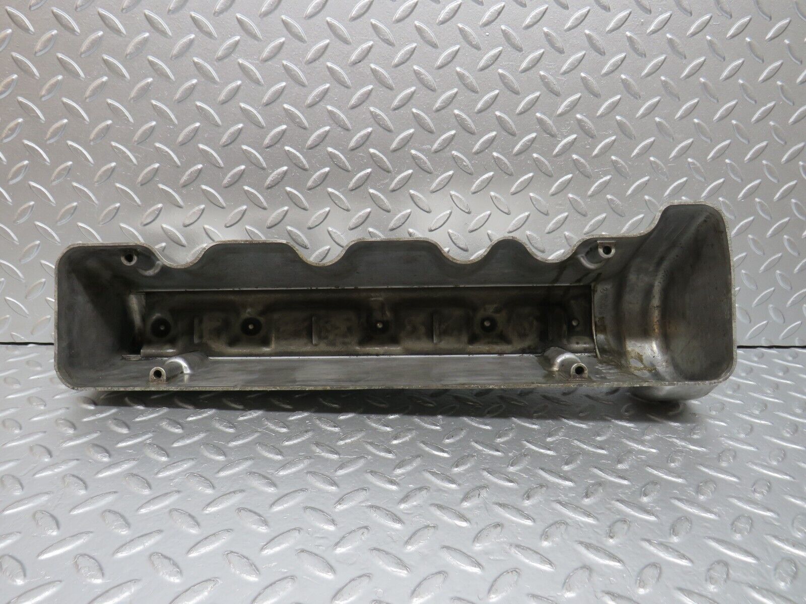 32770 Mercedes-Benz C107 R107 350 V8 Cylinder Head Valve Cover Left 1160161805