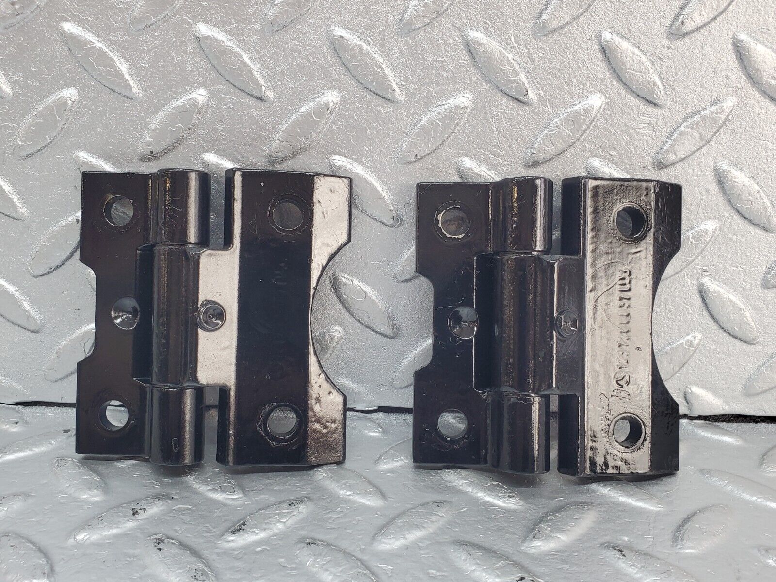 44337 Mercedes-Benz W123 280E Door Hinge Pair Right Side 1237200037