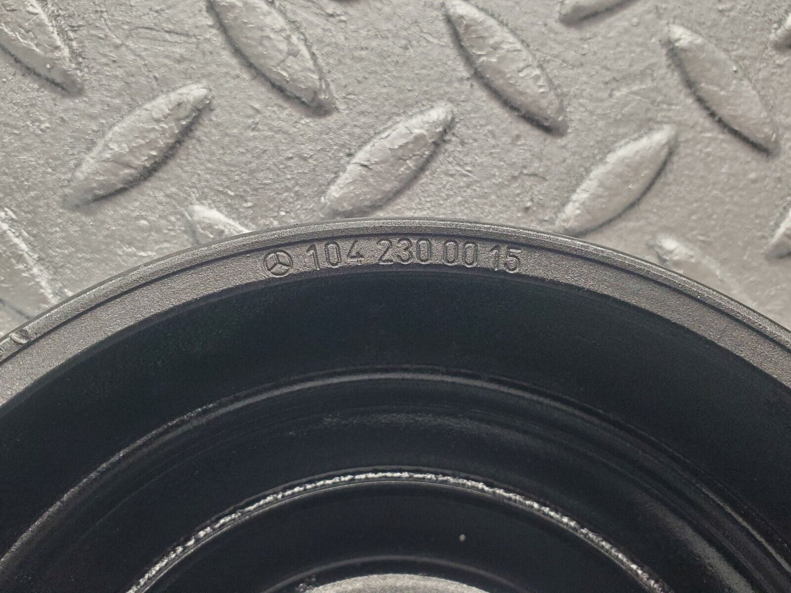 46177 Mercedes-Benz W124 280E Water Pump Pulley 1042300015