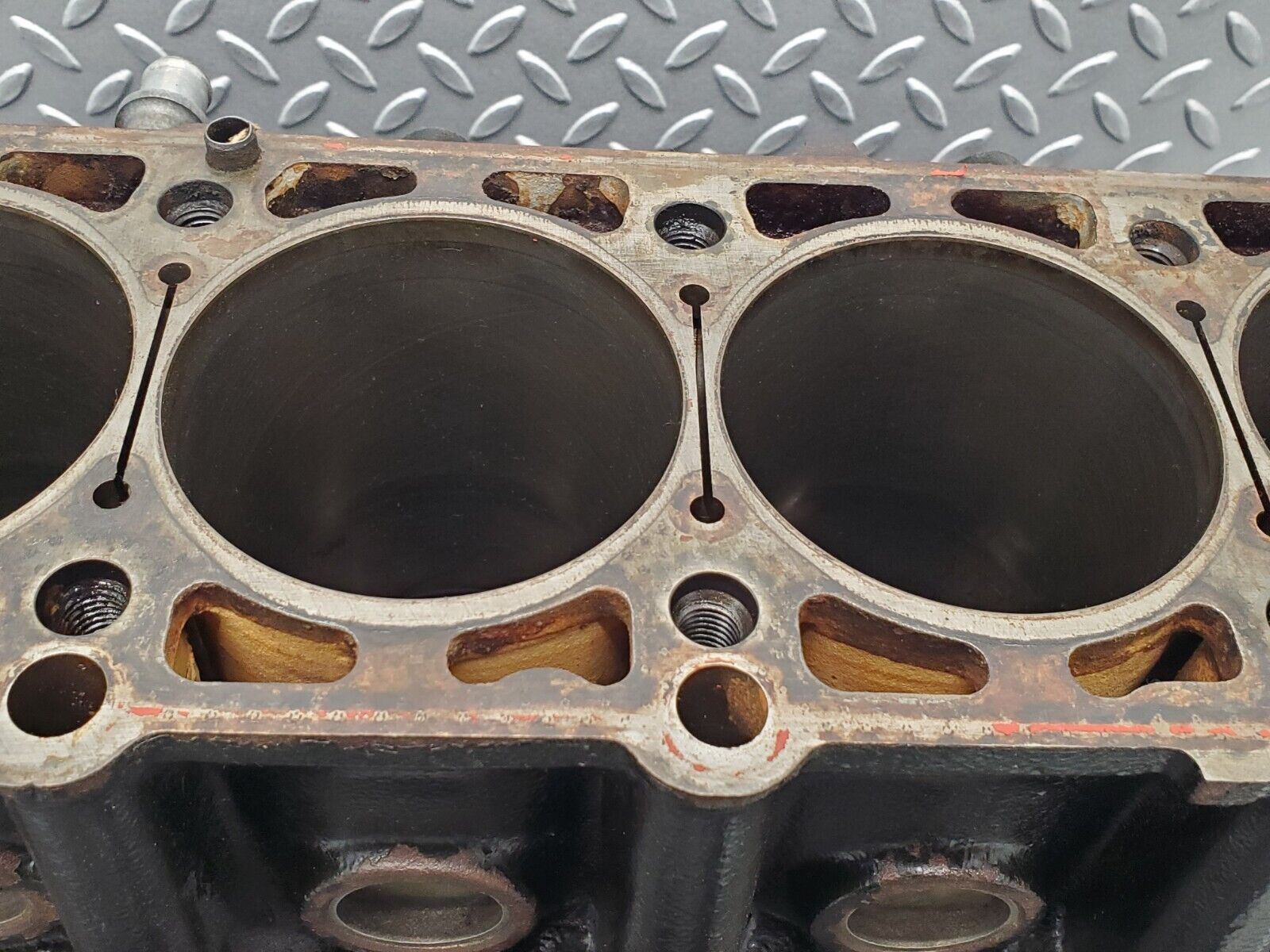 46315 Mercedes-Benz W124 280E Engine Block 104.942 1040111201