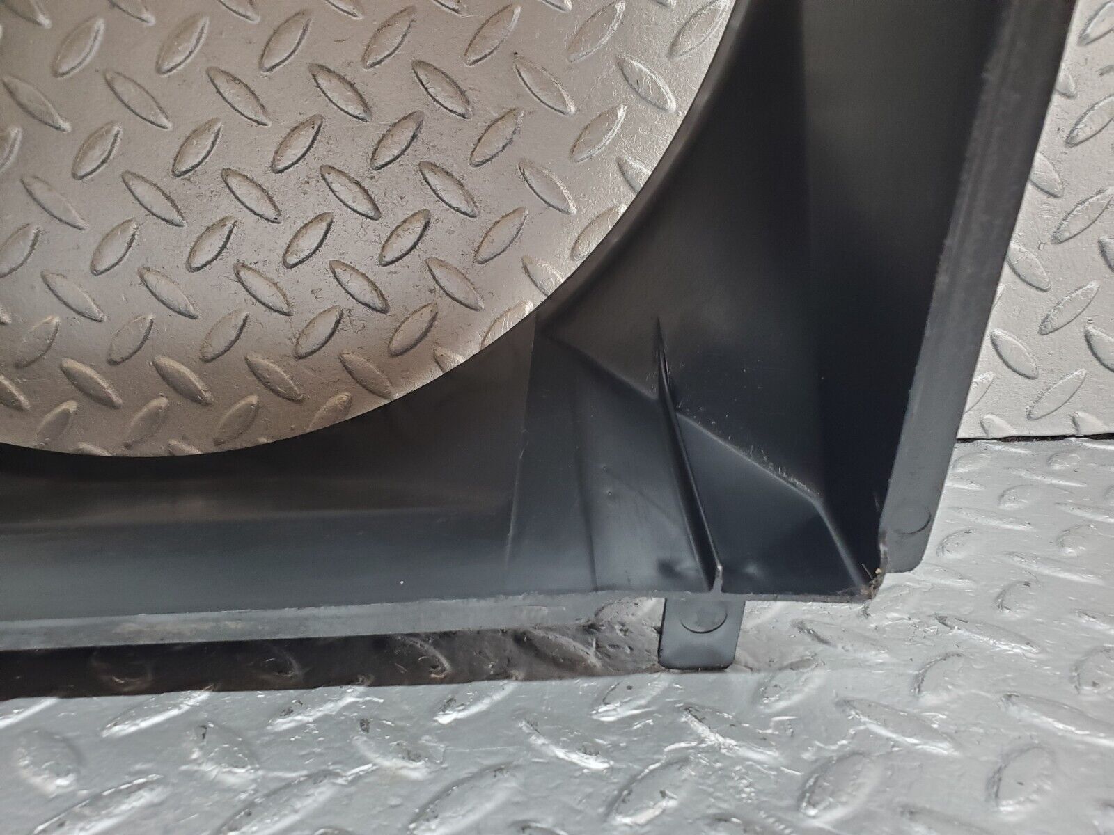 44768 Mercedes-Benz W124 220E Radiator Fan Shroud Cover 1245054055