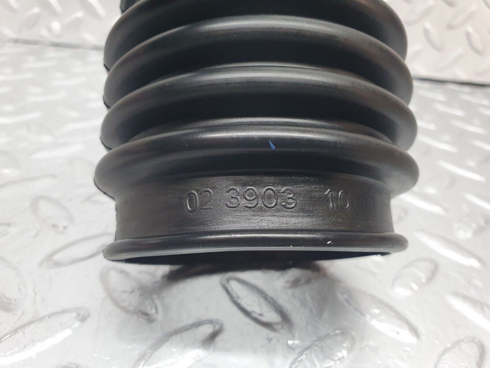 42829 Mercedes-Benz W201 190 2.0L Air Intake Hose 1020940091