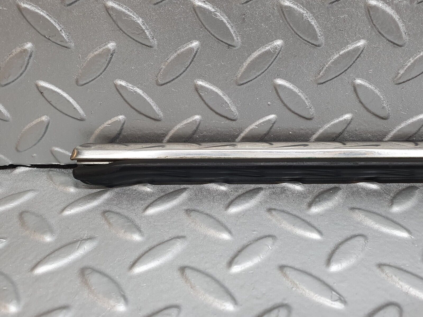 43455 Mercedes-Benz W108 280SE Front Right Door Centre Moulding Trim