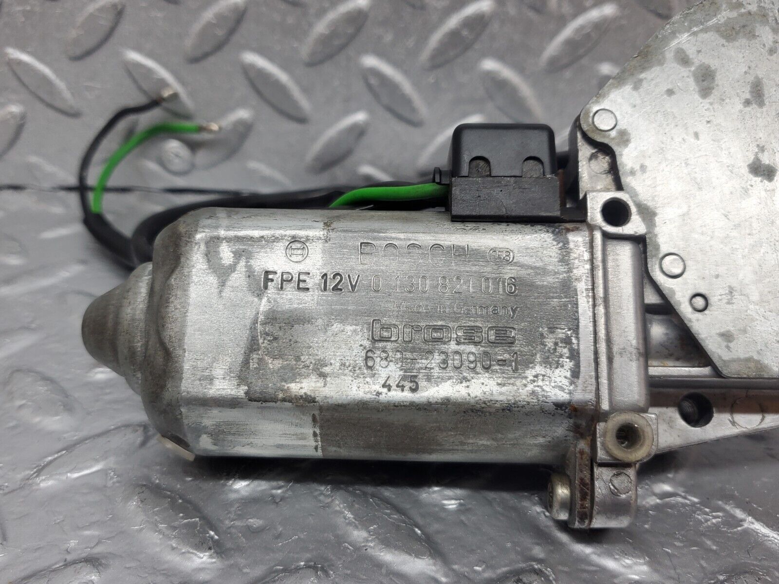 44294 Mercedes-Benz W123 280E Rear Right Window Regulator Motor 0130821016