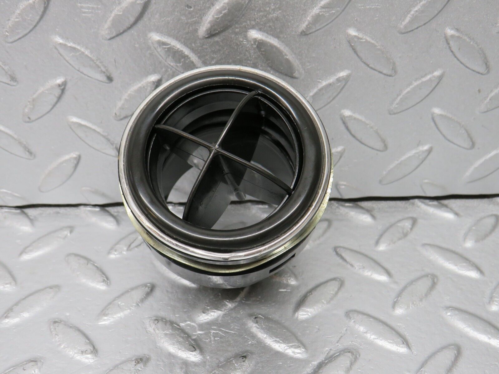 39182 Mercedes-Benz R107 500SL Dashboard Air Vent