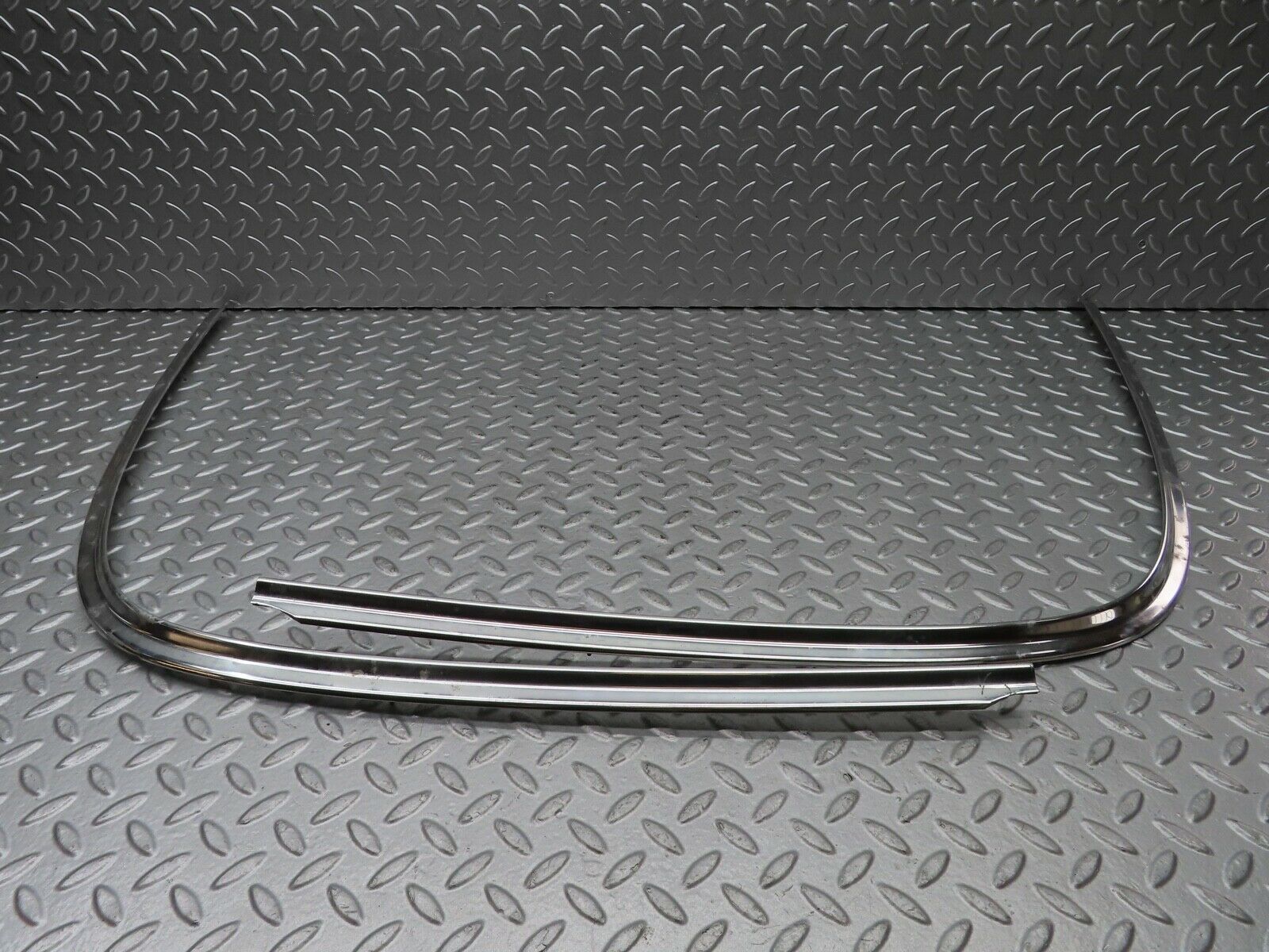 20539 Mercedes-Benz R107 450SL Soft Top Cover Chrome Moulding Trim