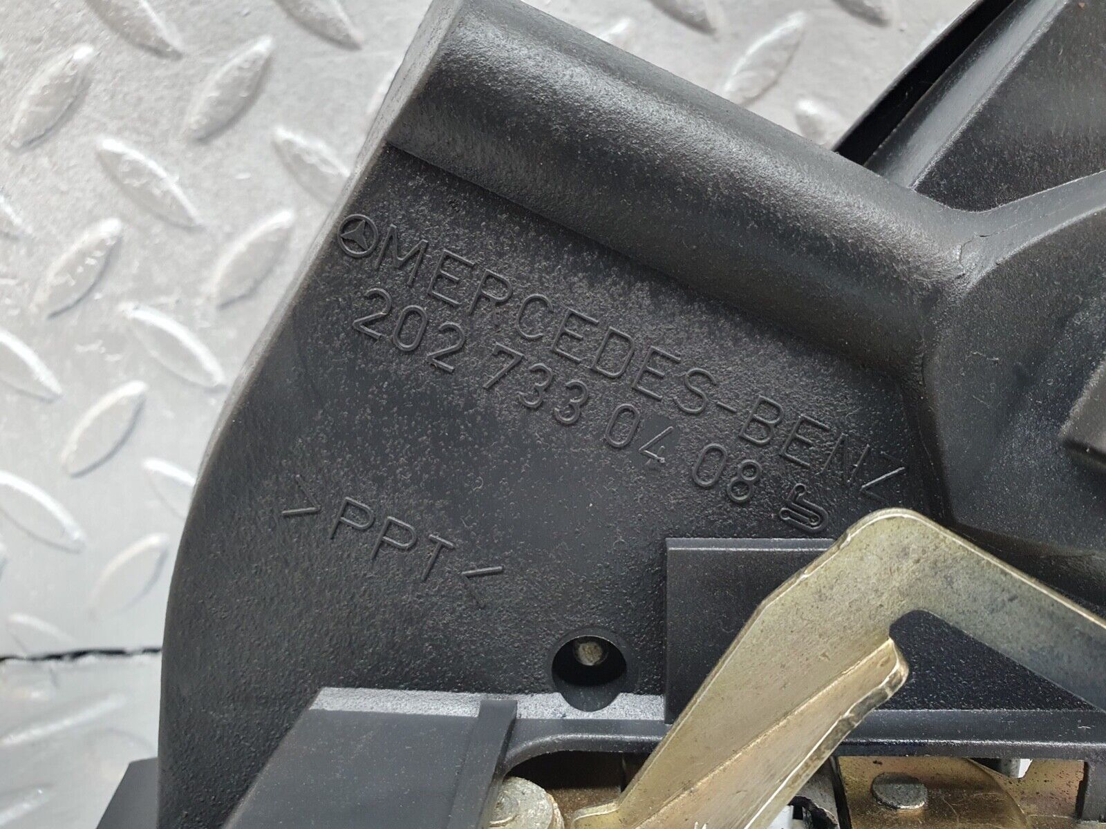 42012 Mercedes-Benz W202 C200 Rear Right Door Lock Mechanism 2027330408