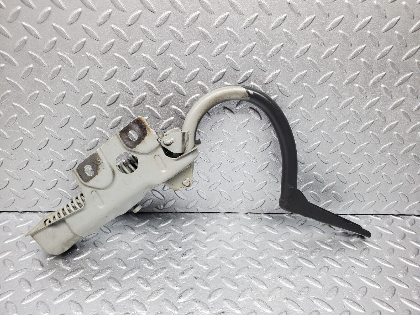 45833 Mercedes-Benz W126 420SE Trunk Lid Hinge Right Side