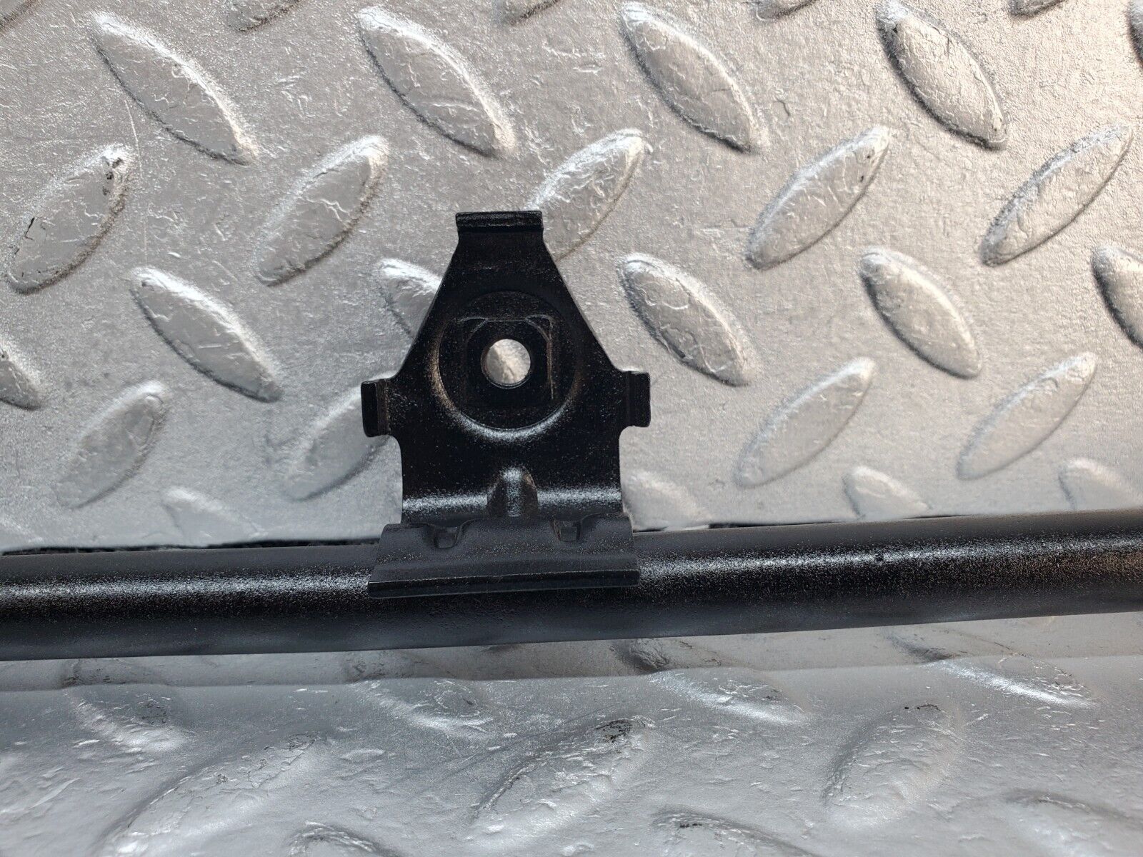 45934 Mercedes-Benz W126 420SE Horn Bracket