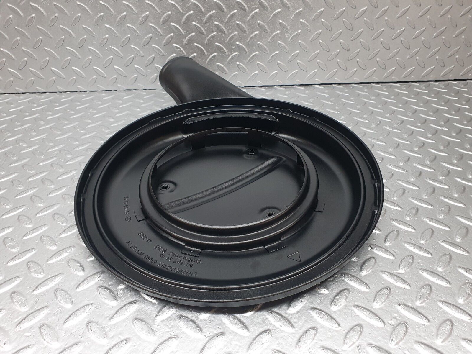 42818 Mercedes-Benz W201 190 2.0L Air Filter Box Housing Cap 0120942402