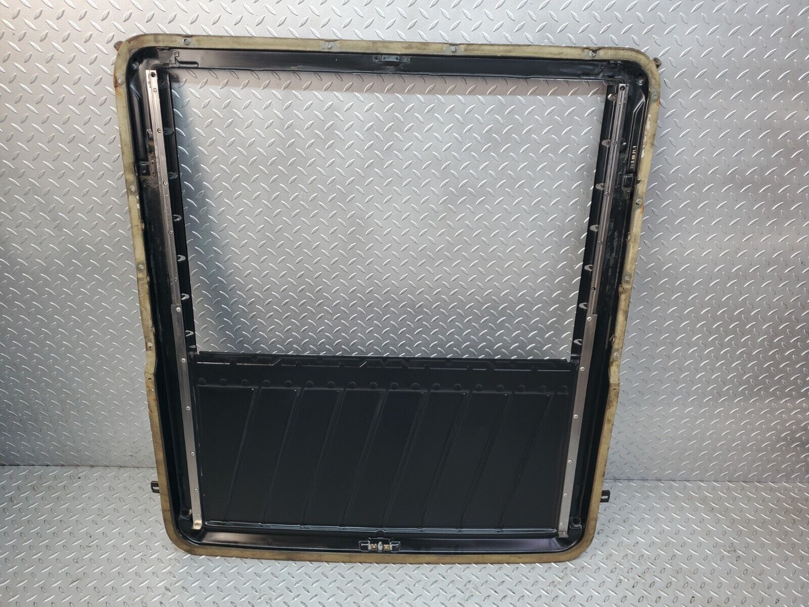 45994 Mercedes-Benz W126 420SE Power Sunroof Frame