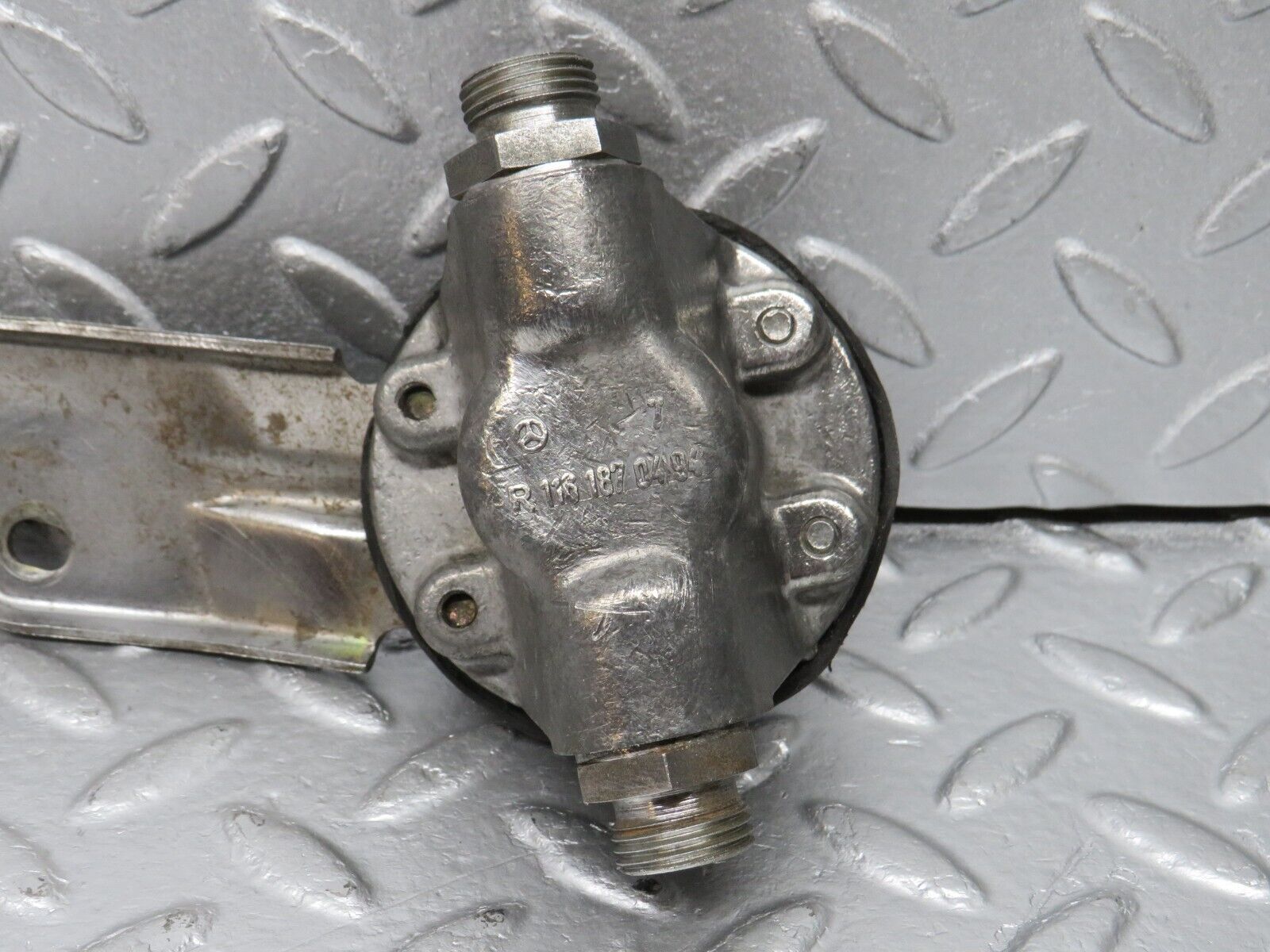 39888 Mercedes-Benz R107 350SL Oil Pressure Damper 1161870494 1161870196