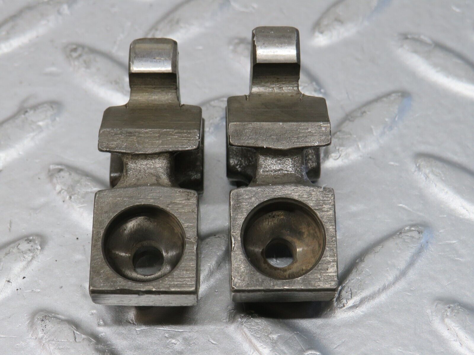 32876 Mercedes-Benz C107 R107 350 V8 Valve Rocker Arm With Spring & Tappet