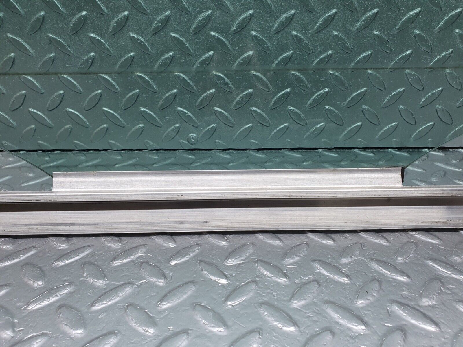 41994 Mercedes-Benz W202 C200 Front Left Door Window Glass