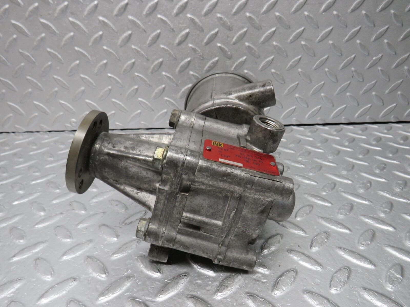 38050 Mercedes-Benz A124 320E Power Steering Pump LUK 2104660401 VT6702105744