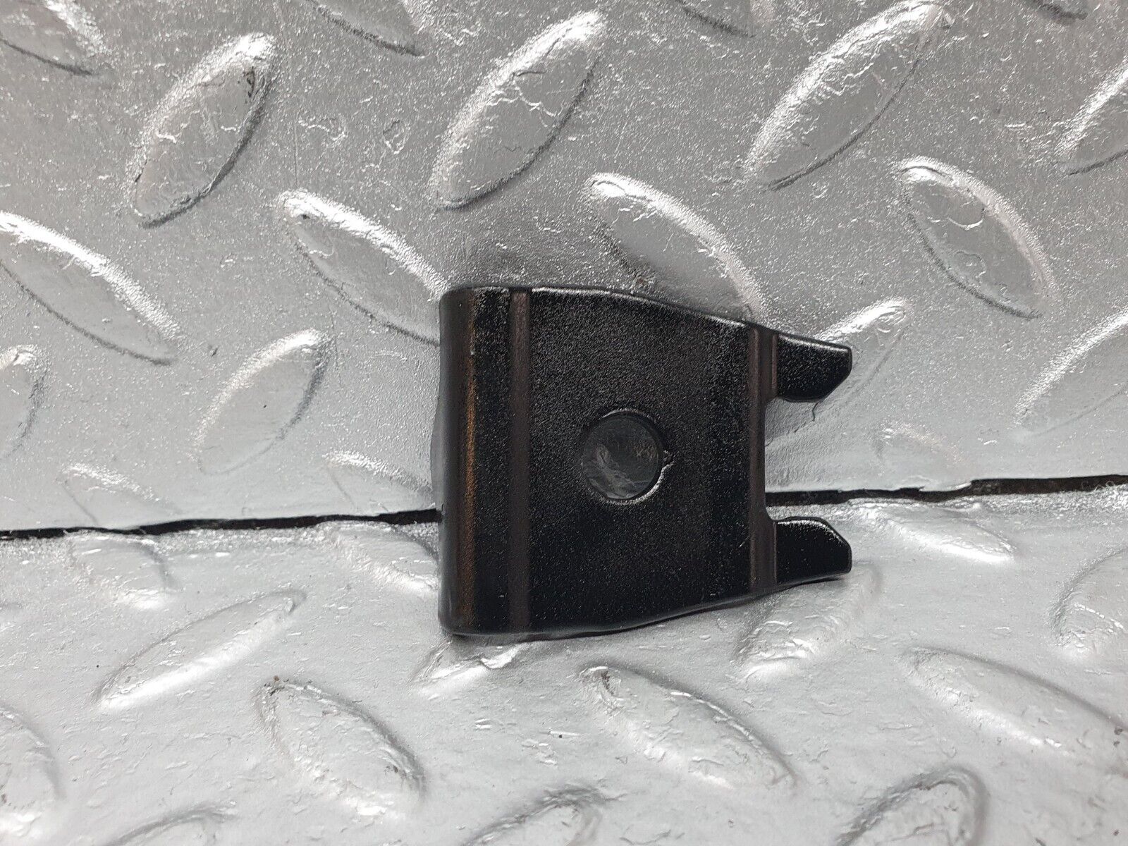 42120 Mercedes-Benz W202 C200 Anti Roll Bar Holder Bracket Front Right