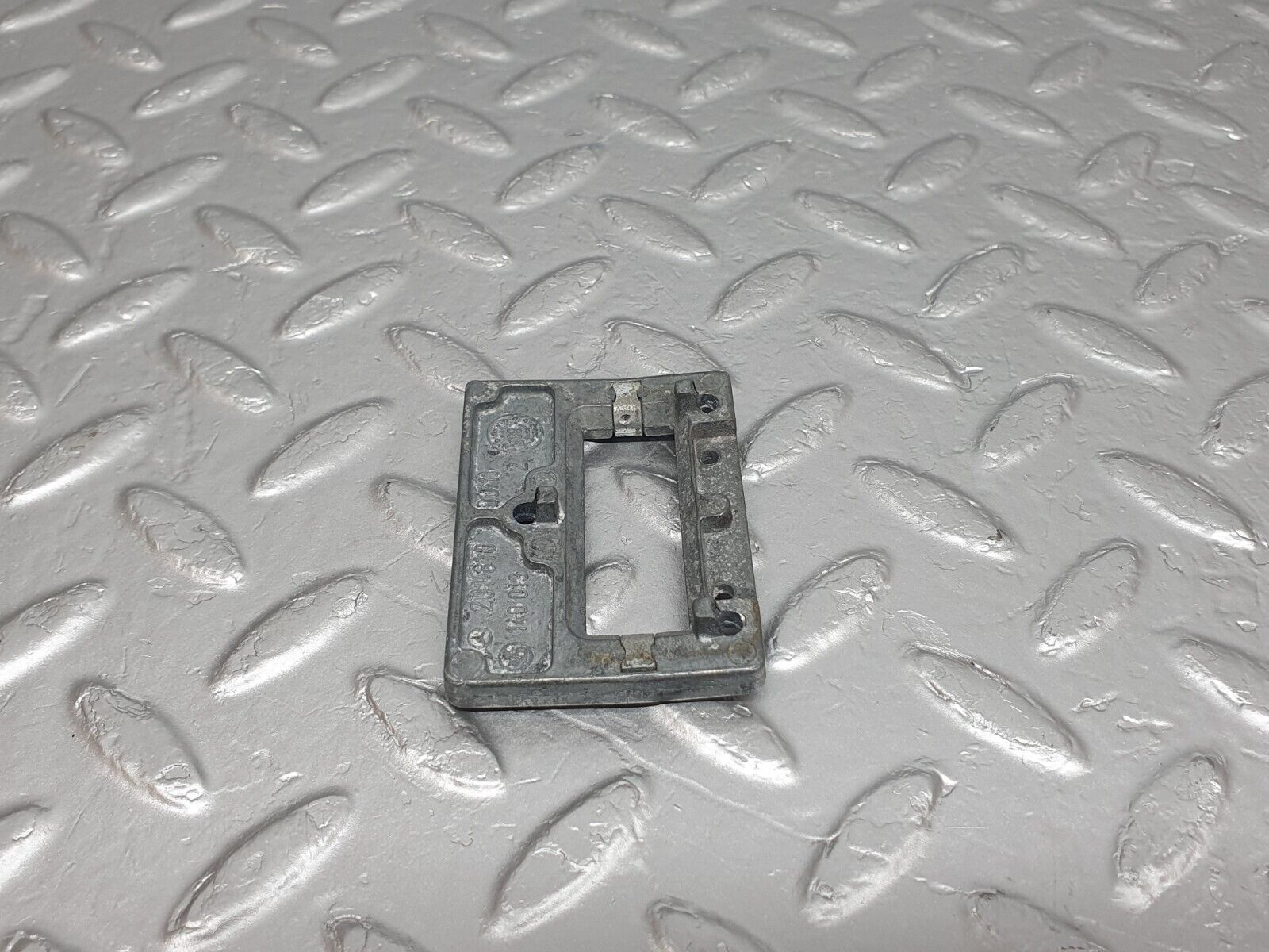 42904 Mercedes-Benz W201 190 2.0L Rear View Mirror Bracket 2018100011