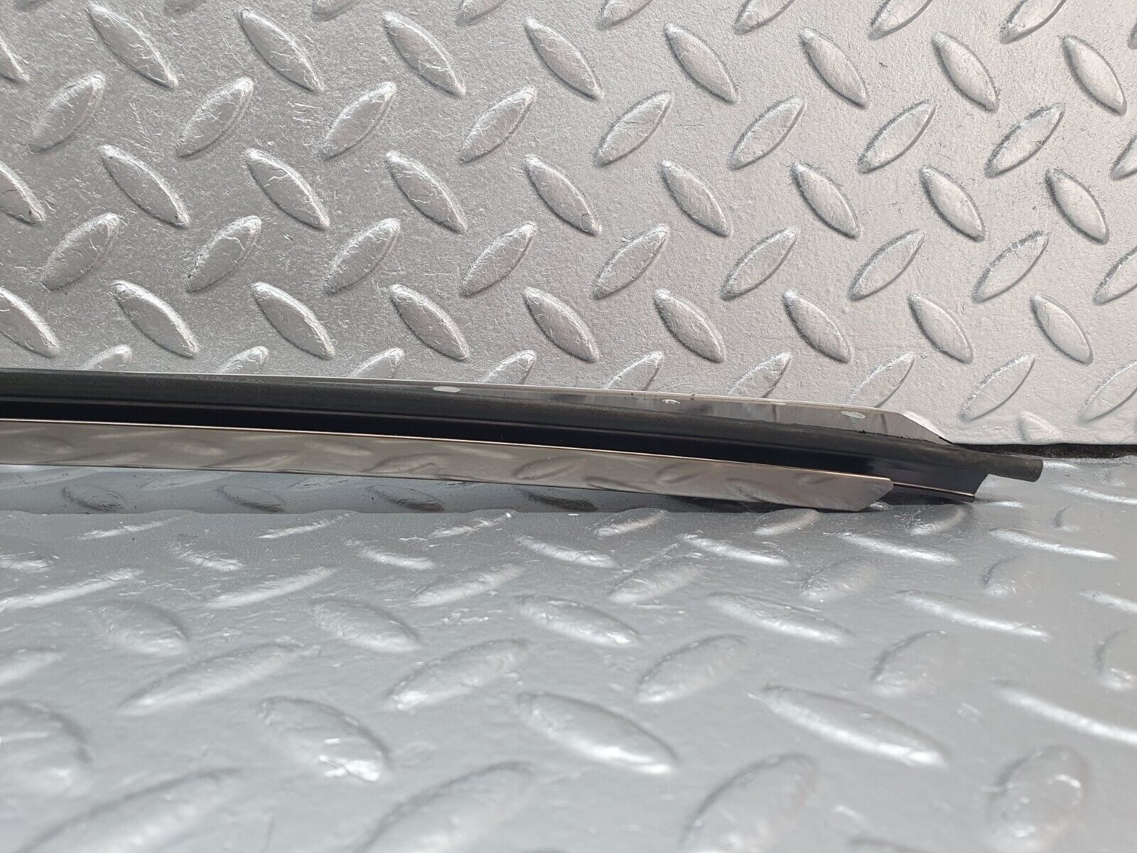 42449 Mercedes-Benz R129 320SL Coupe A Pillar Chrome Trim Cover Right