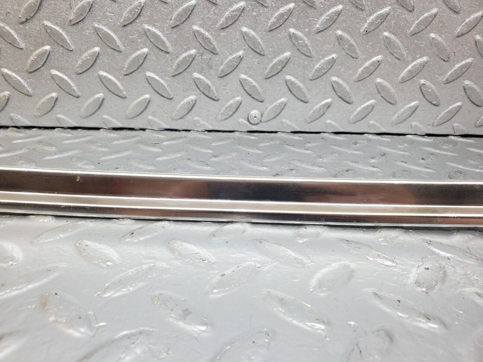 44410 Mercedes-Benz W123 280E Rear Windscreen Chrome Frame