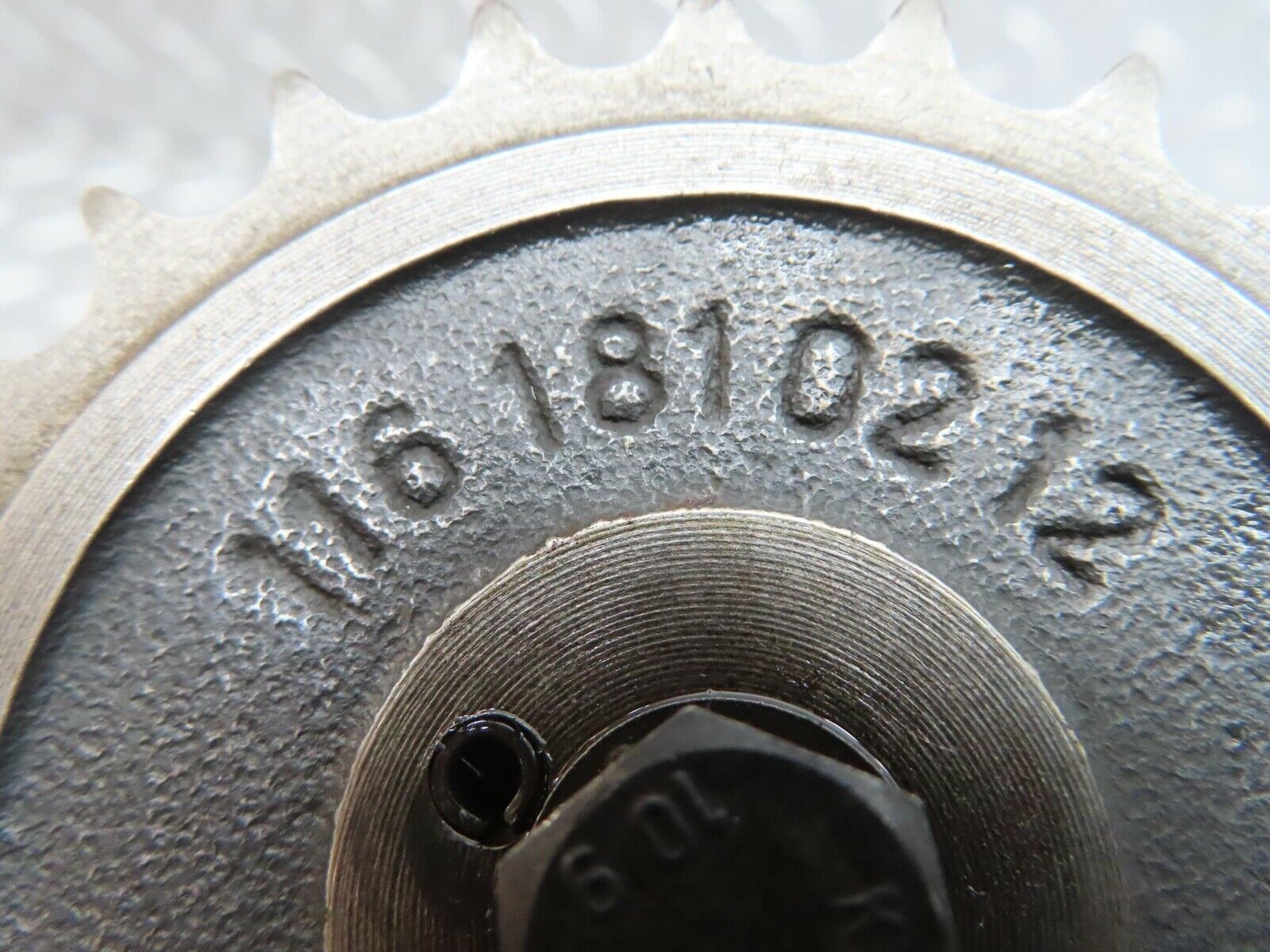 13722 Mercedes-Benz R107 450SL Oil Pump 1161800502