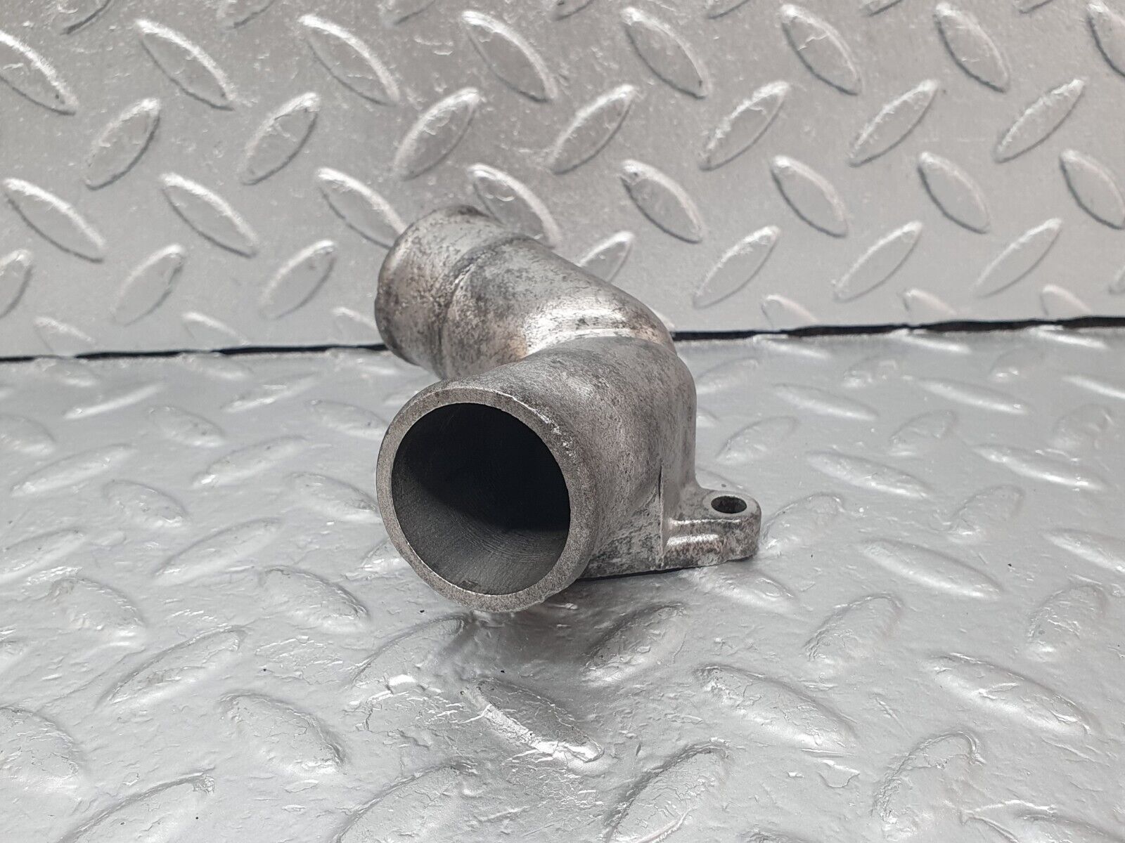 43556 Mercedes-Benz C126 380SEC Coupe Water Pump Flange 1172010103