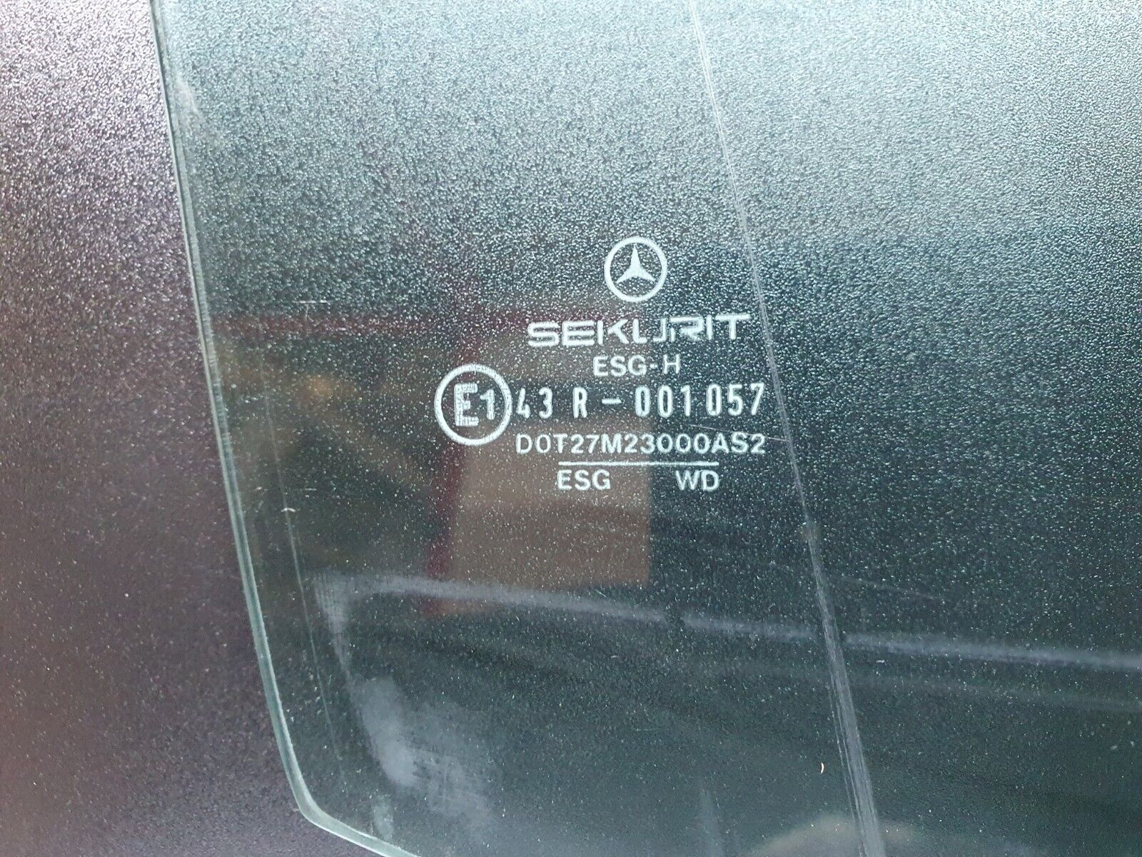 42868 Mercedes-Benz W201 190 2.0L Front Right Door Window Glass