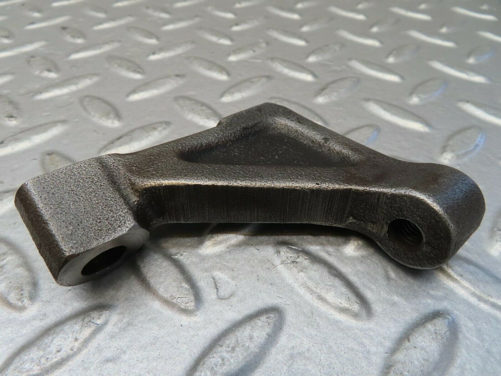 15677 Mercedes-Benz R107 450SL Engine Mount Bracket Pair 1160110895 1160110995