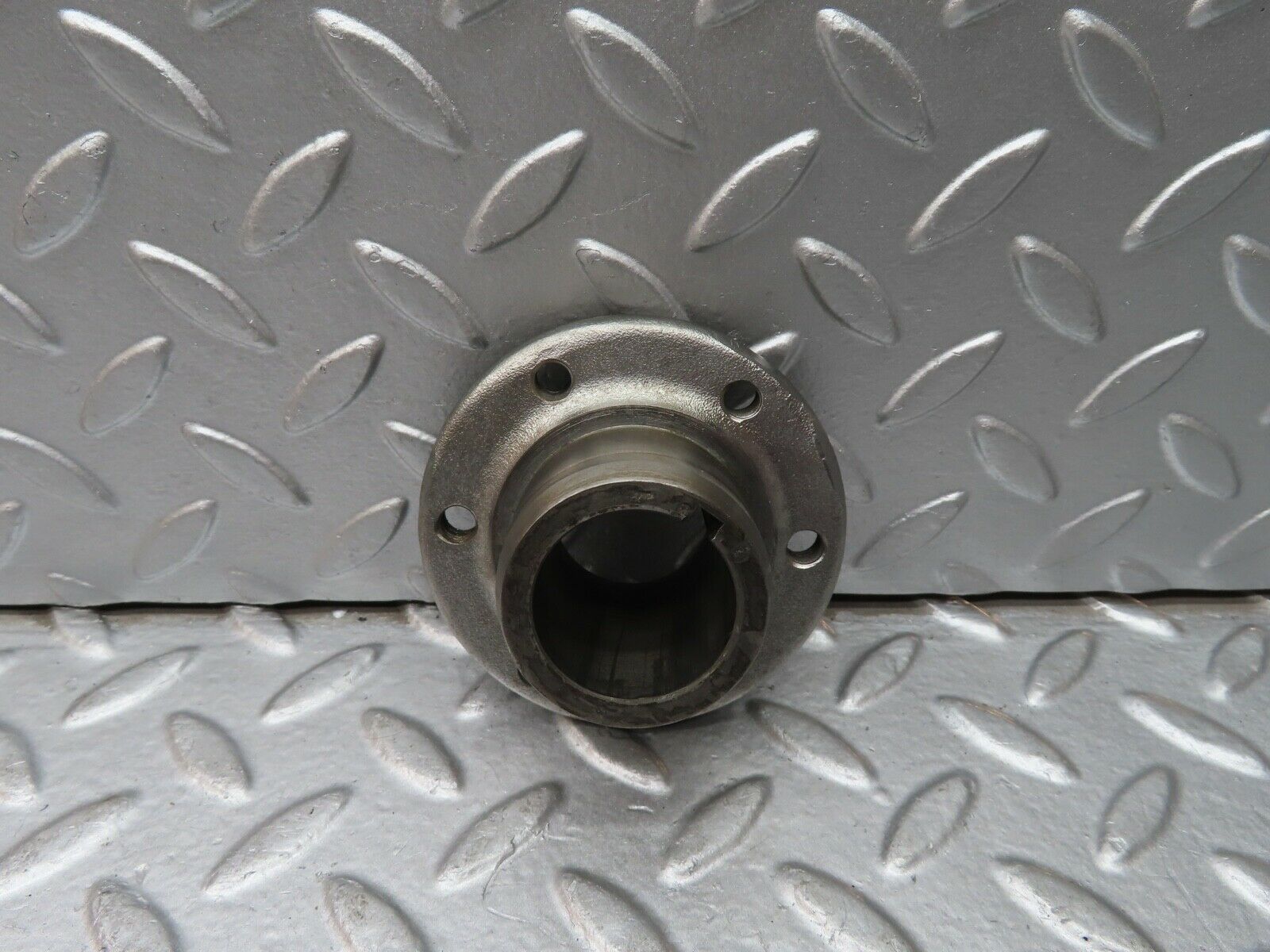 20672 Mercedes-Benz R107 450SL Crankshaft Sleeve Hub