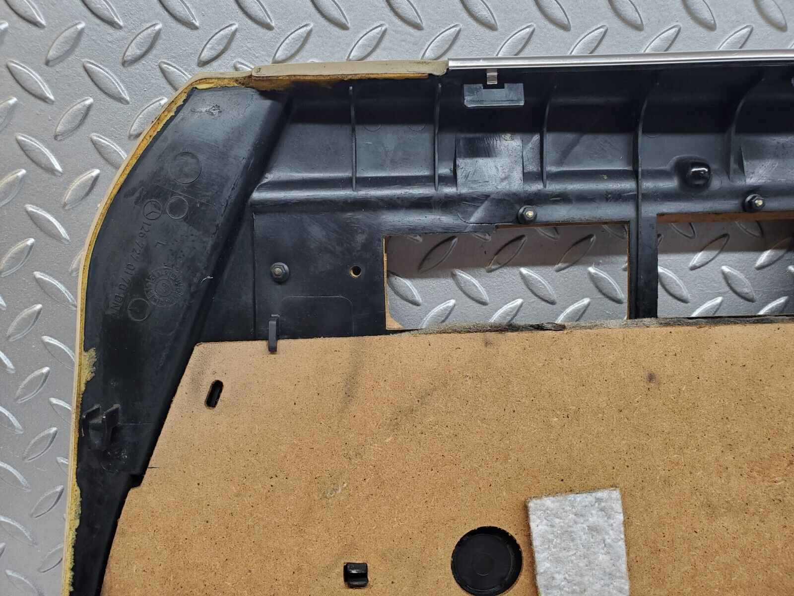 45719 Mercedes-Benz W126 420SE Front Left Door Card Beige 1267270170