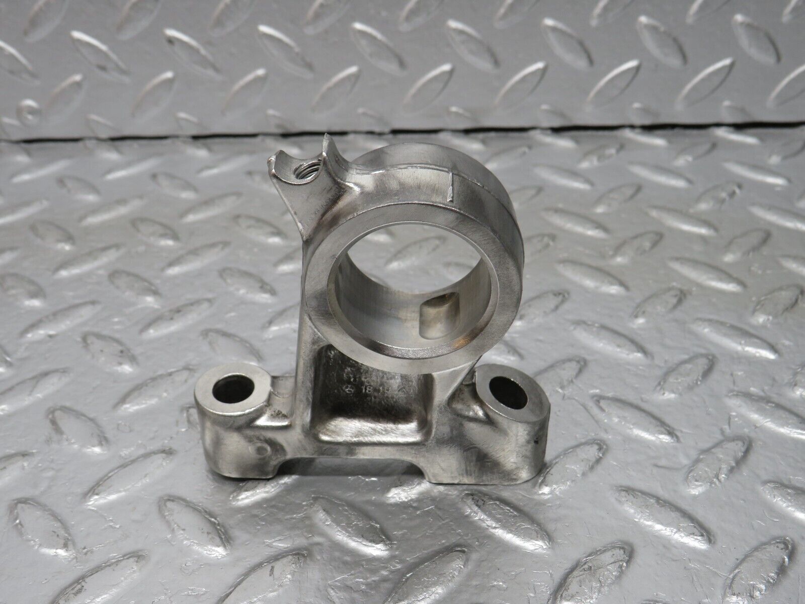 32993 Mercedes-Benz C107 R107 350 V8 Camshaft Tower Bearing 1160511810