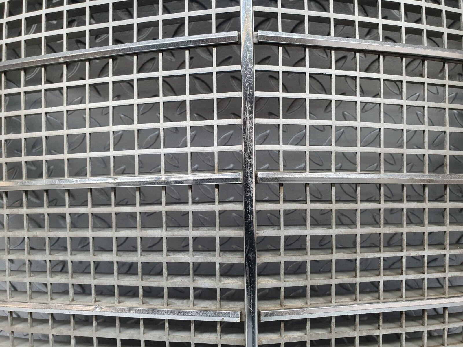 43398 Mercedes-Benz W108 280SE Bonnet Grill Chrome