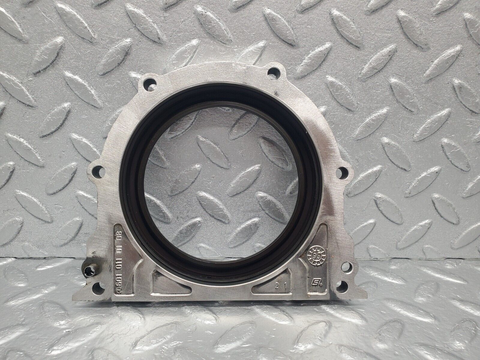 46169 Mercedes-Benz W124 280E Crankshaft Rear Sealing Cover 6010110108