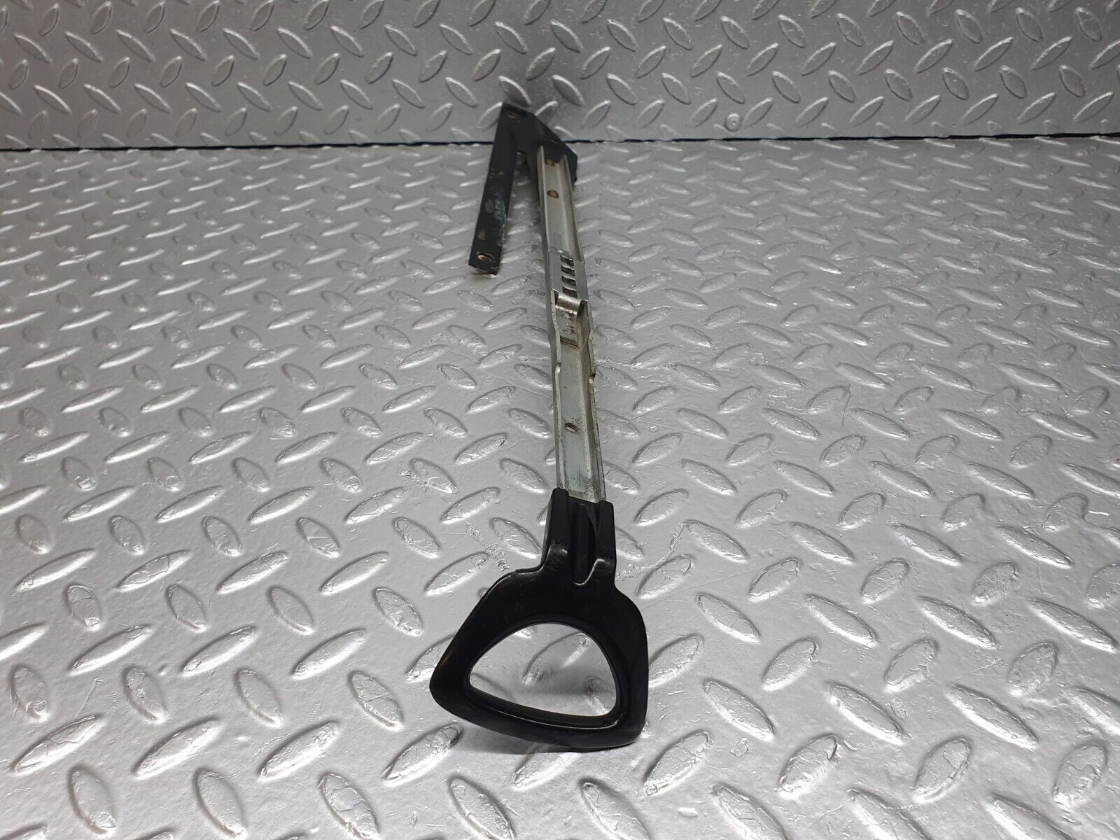 43095 Mercedes-Benz W108 280SE Front Right Seat Side Sliding Adjust Handle