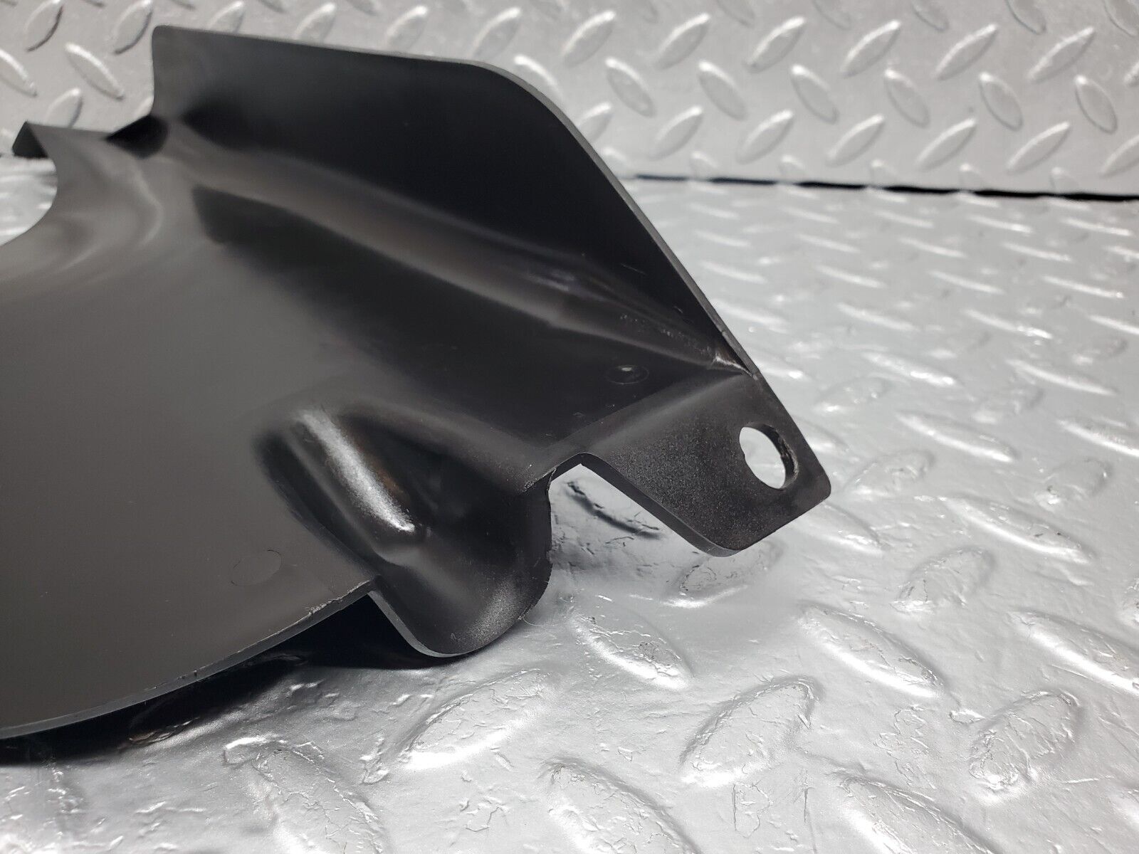 45630 Mercedes-Benz W126 420SE Vacuum Pump Housing Cover 1268050914