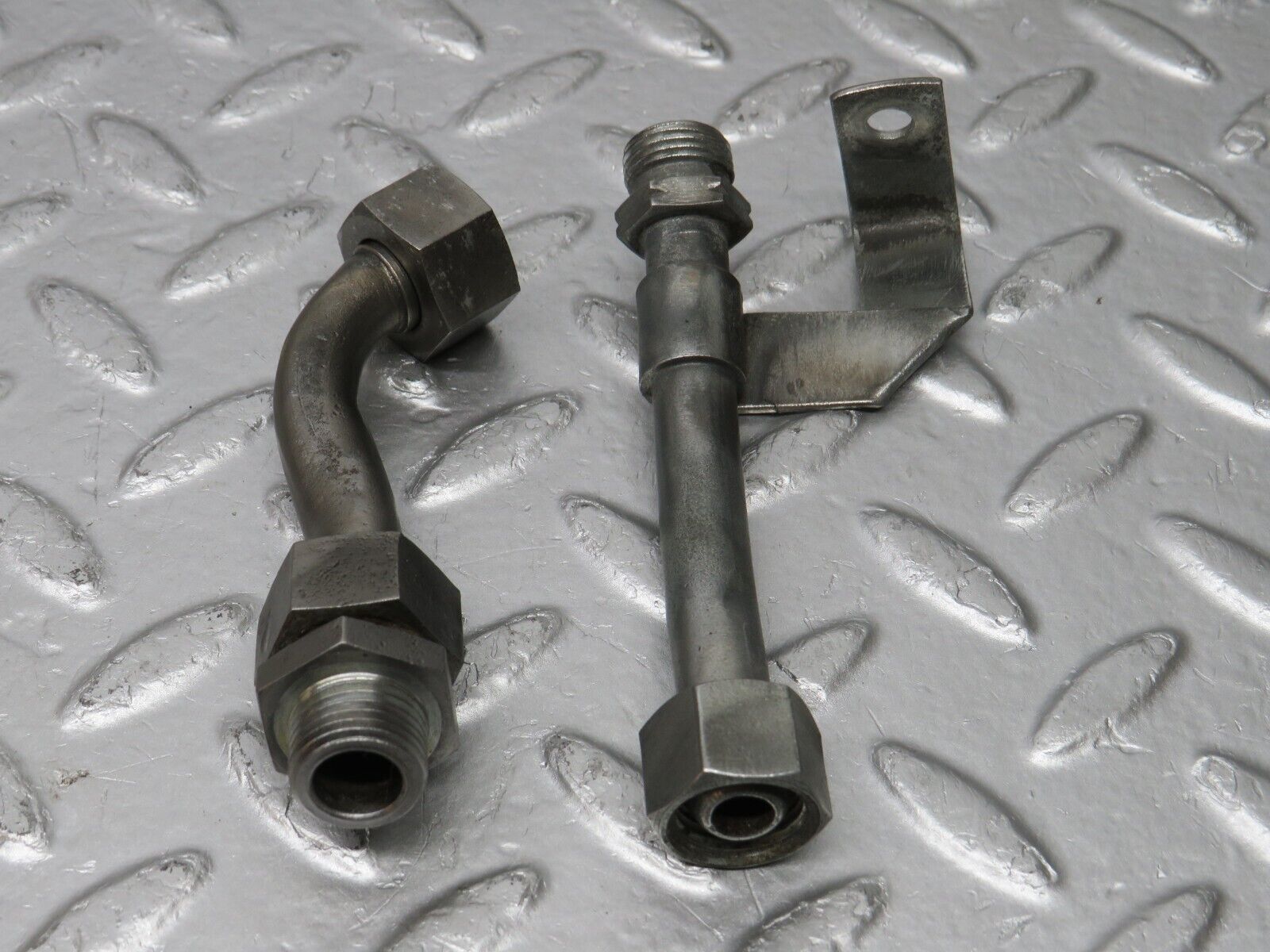 32836 Mercedes-Benz C107 R107 350 V8 Oil Pipe Hose