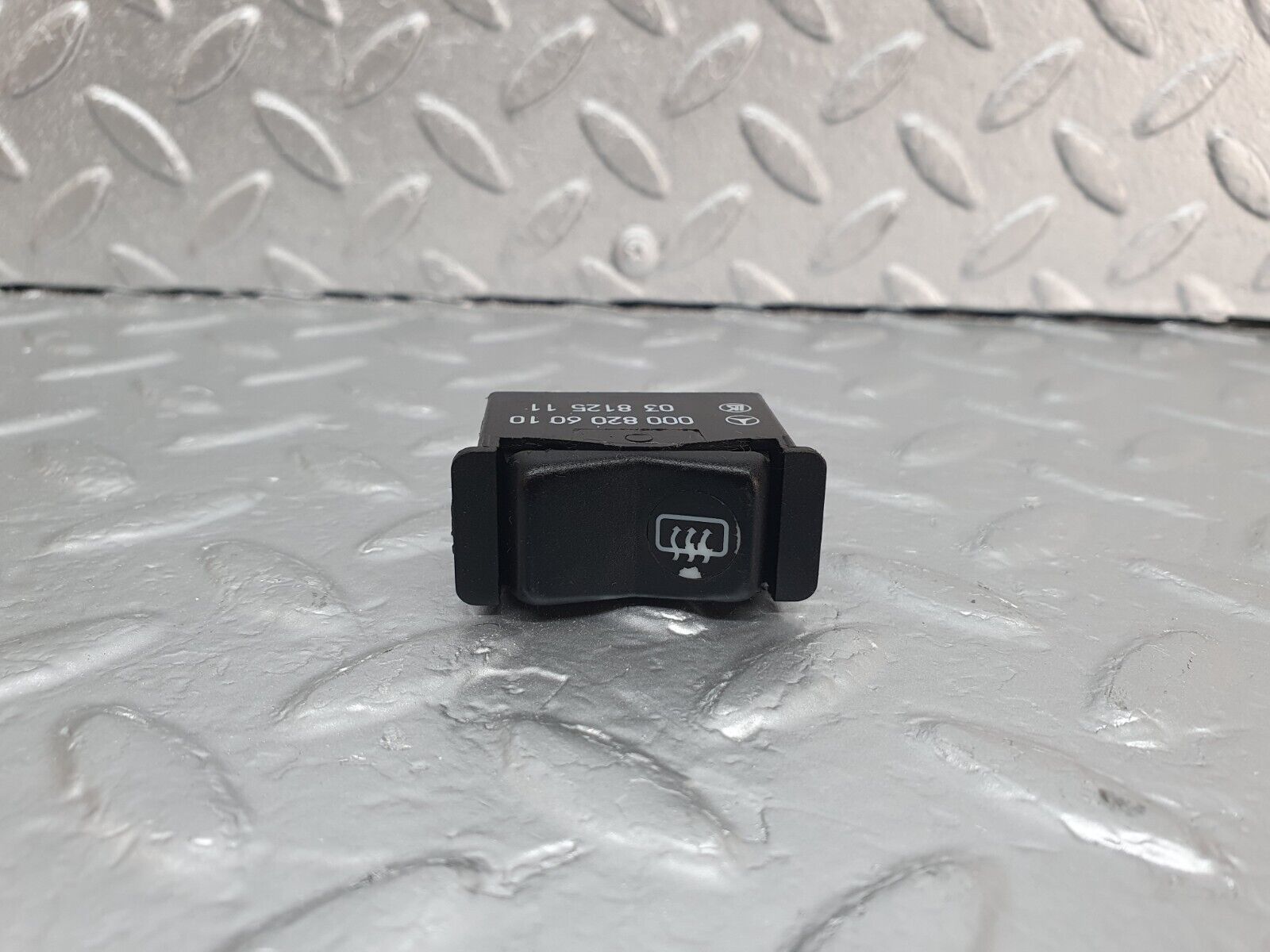 42954 Mercedes-Benz W201 190 2.0L Rear Heated Window Switch 0008206010