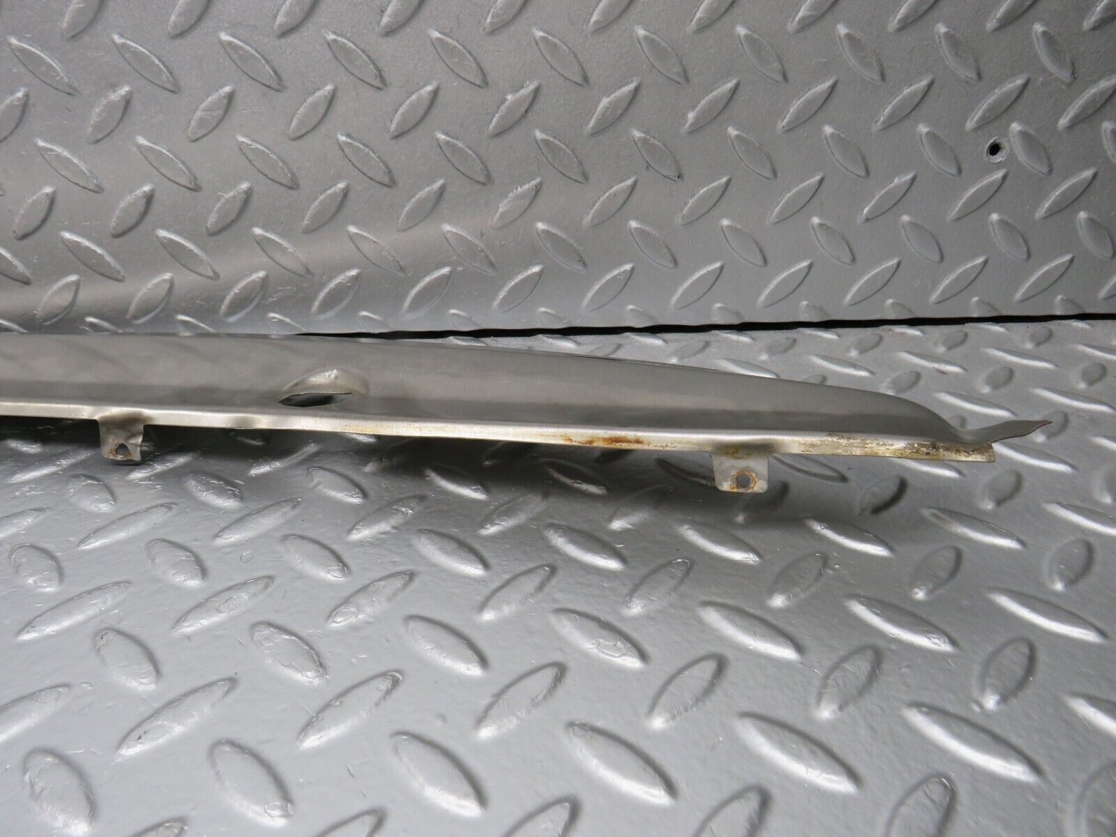 39865 Mercedes-Benz R107 350SL Windscreen Top Chrome Trim