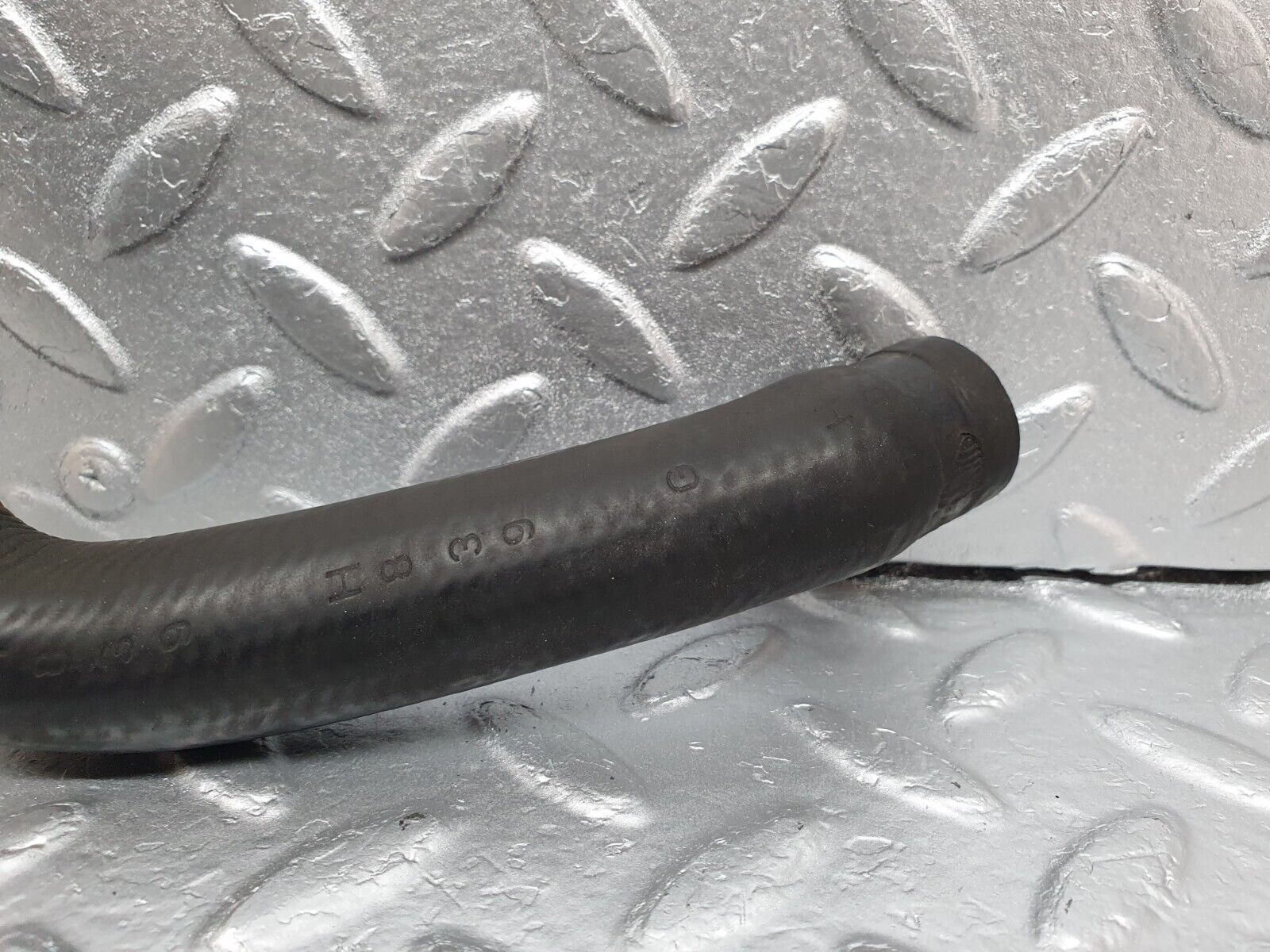 42069 Mercedes-Benz W202 C200 Water Hose Pipe 2028325094 2108320594