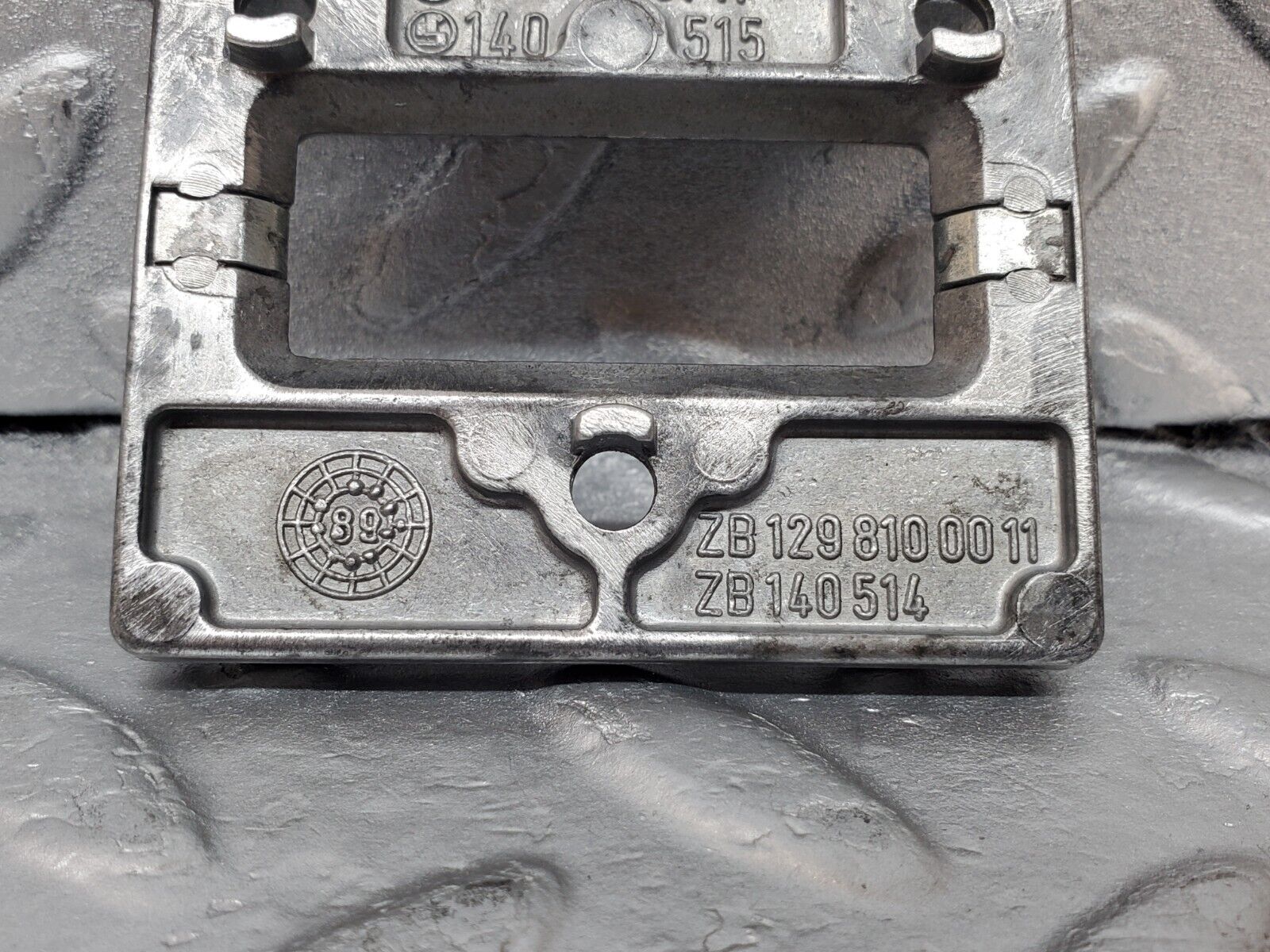 44932 Mercedes-Benz R129 300SL Coupe Rear View Mirror Bracket 1298110111