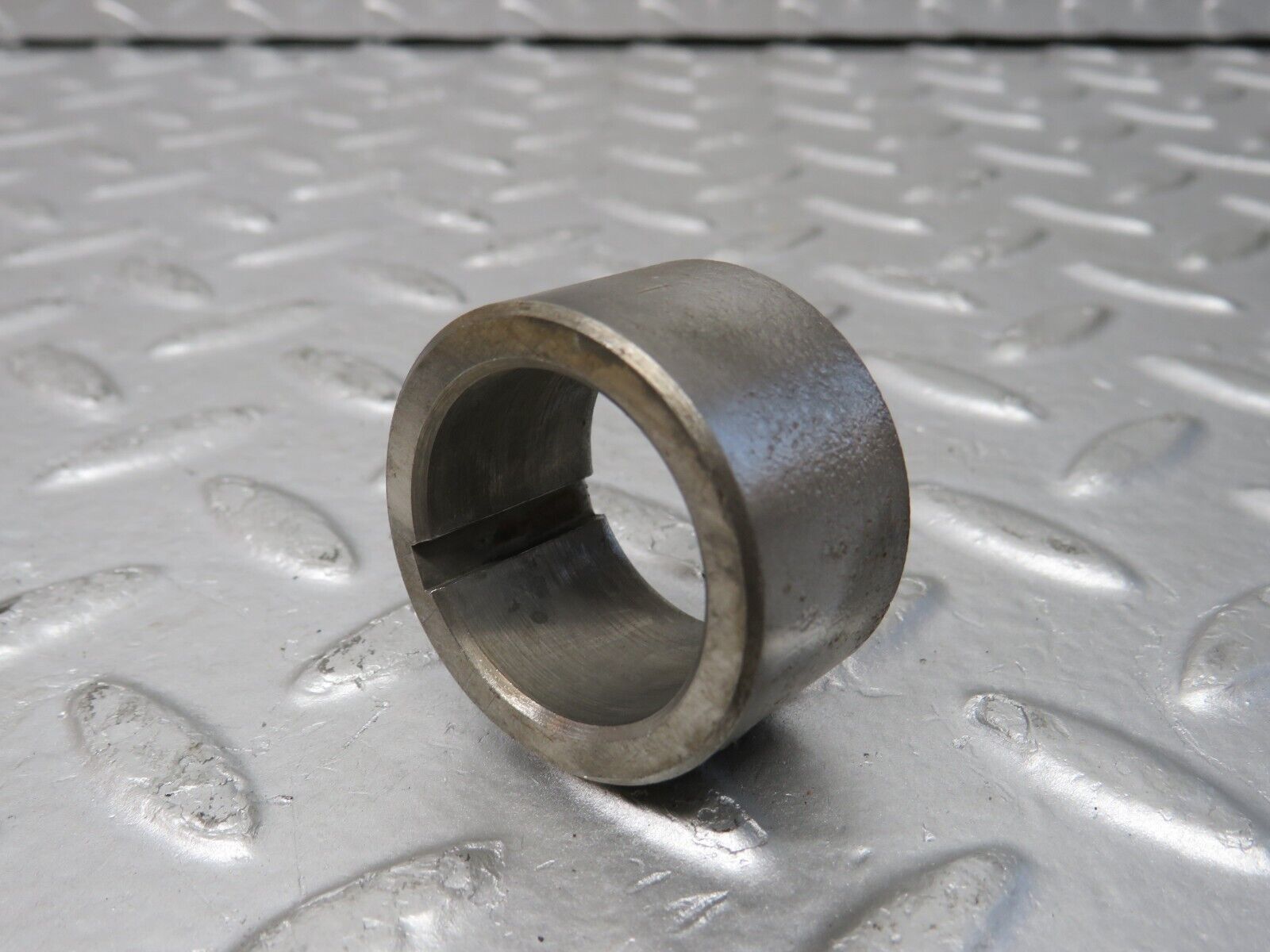 32877 Mercedes-Benz C107 R107 350 V8 Crankshaft Sleeve Hub