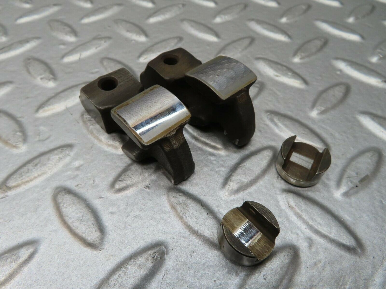 15697 Mercedes-Benz R107 450SL Valve Rocker Arm With Valve Tappet Pair