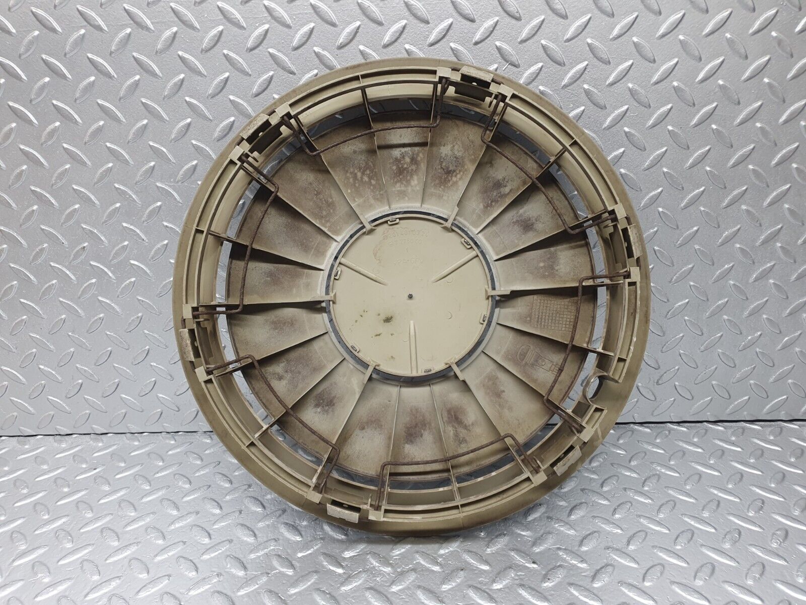 42881 Mercedes-Benz W201 190 2.0L Wheel Trim Hub Cap 14" 2014010324